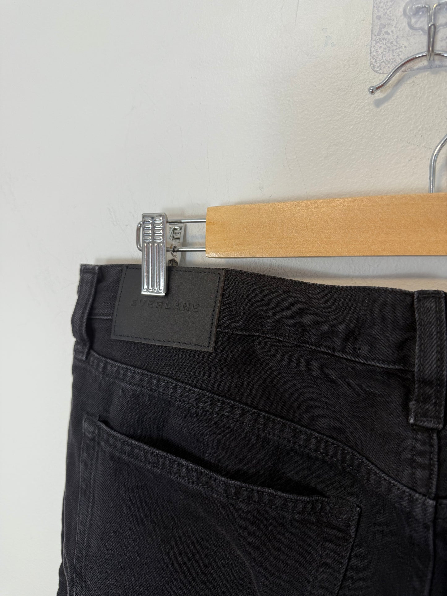 Everlane "The Super-Soft Relaxed Jean in Black" NWT (Size 31)