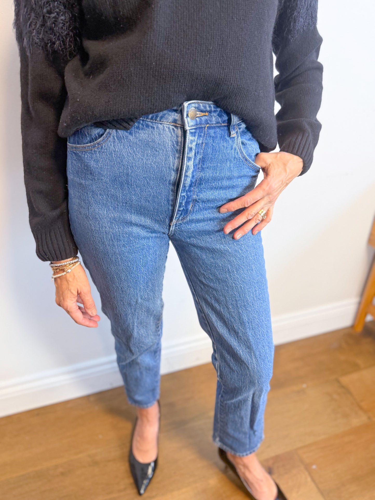 ROLLA'S "Original Straight Jean" in Medium Wash (Size 27)