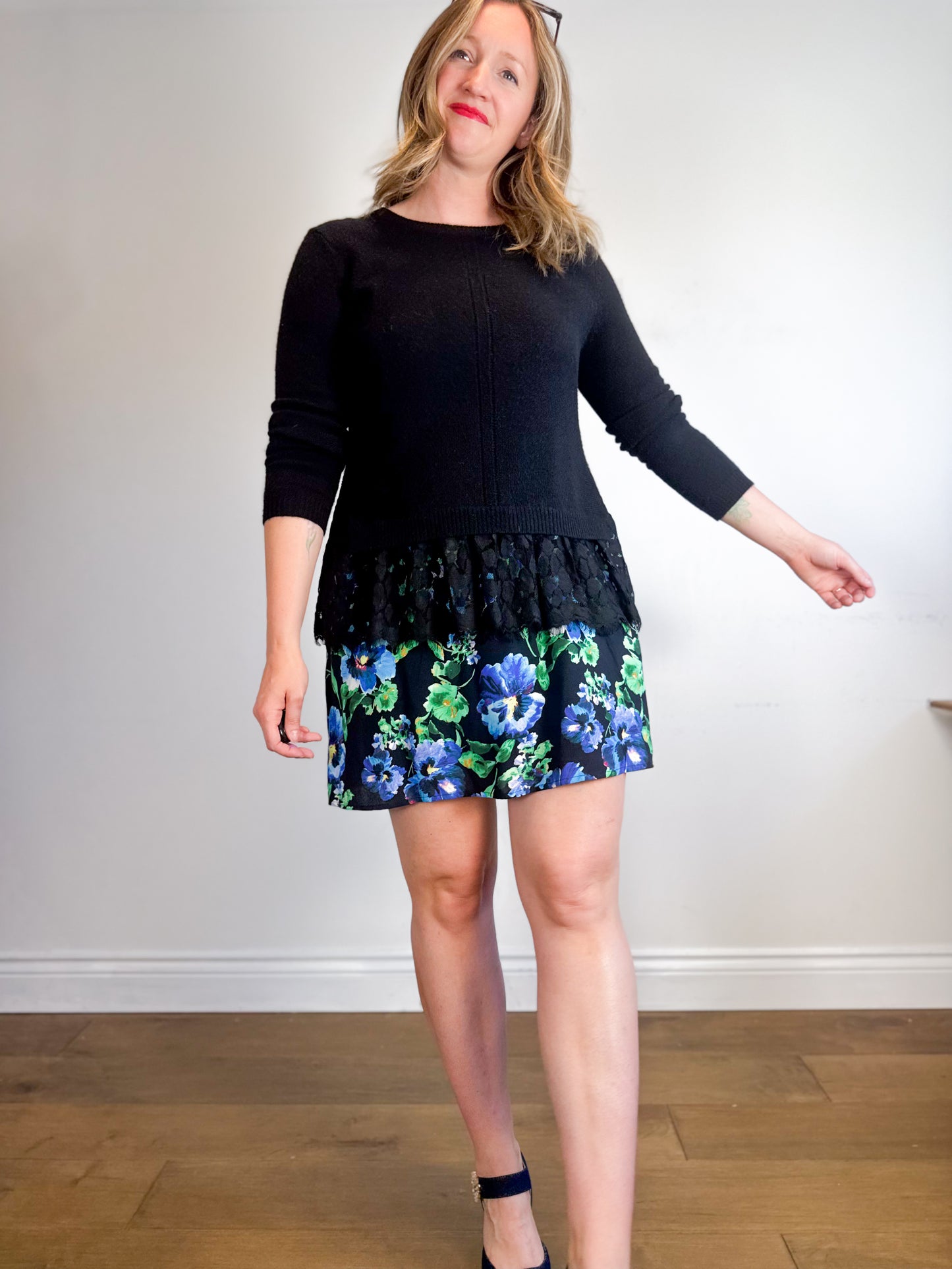 Autumn Cashmere Sweater in Black with Lace Trim (Size L)