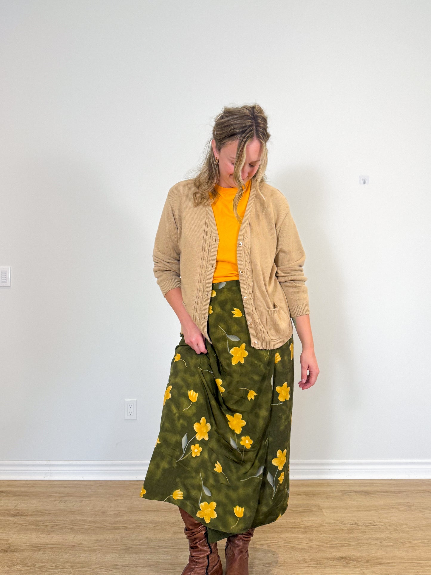 Vintage Floral Skirt in Green / Mustard (Size L/XL)
