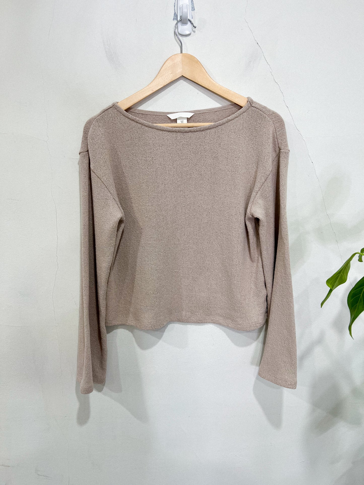 H&M Wide Arm Long Sleeve Cropped Tee in Beige (Size S)