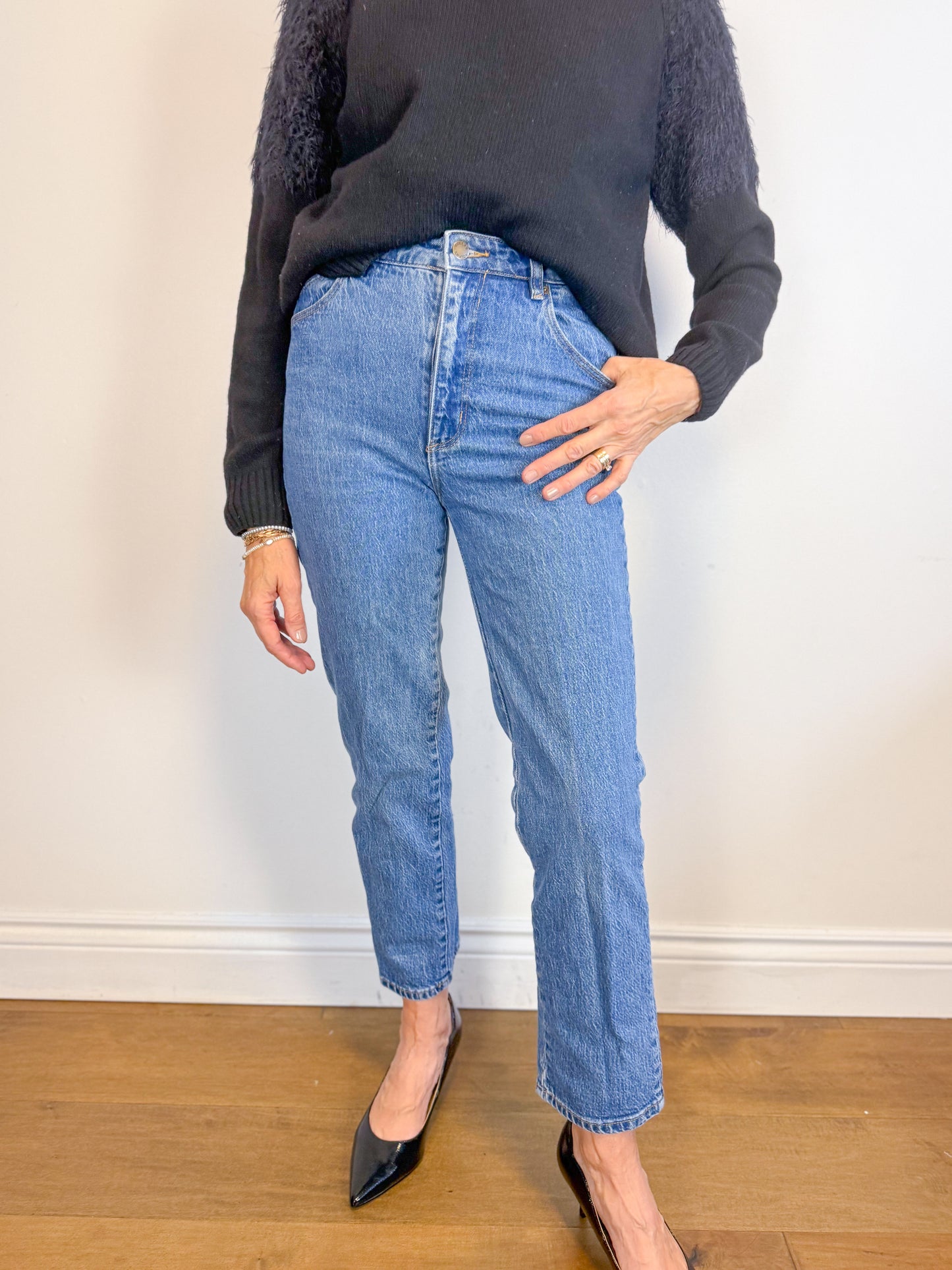 ROLLA'S "Original Straight Jean" in Medium Wash (Size 27)