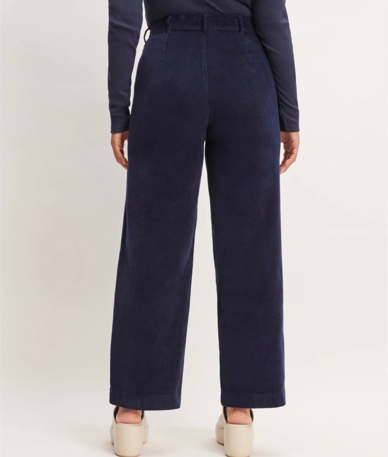 Everlane “The Corduroy Wide Leg Pant in Navy" (Size 8)