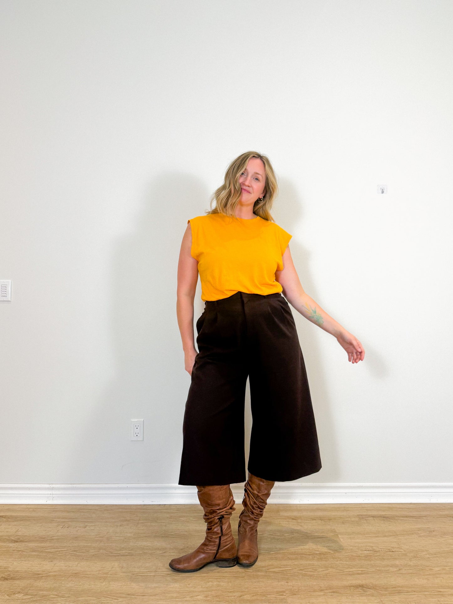 Uniqlo Wide Leg Culottes in Brown (Size M)