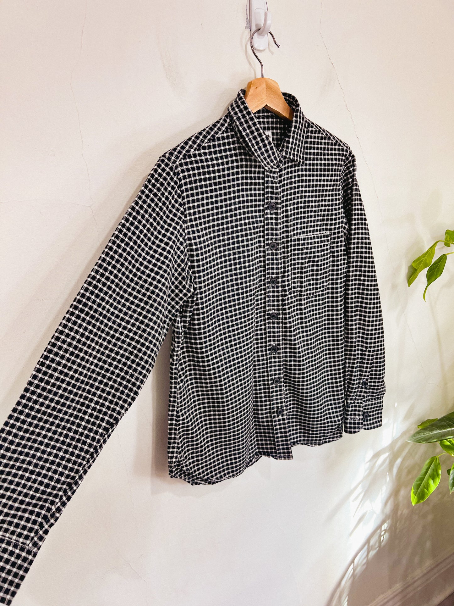 Tradlands Flannel Button Down in Black/White Check (Size S)