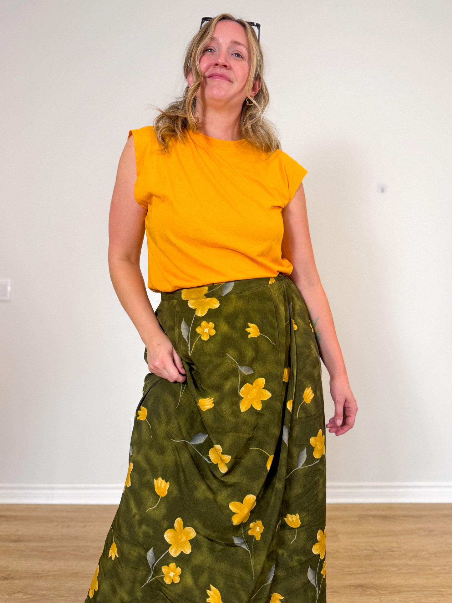 Vintage Floral Skirt in Green / Mustard (Size L/XL)
