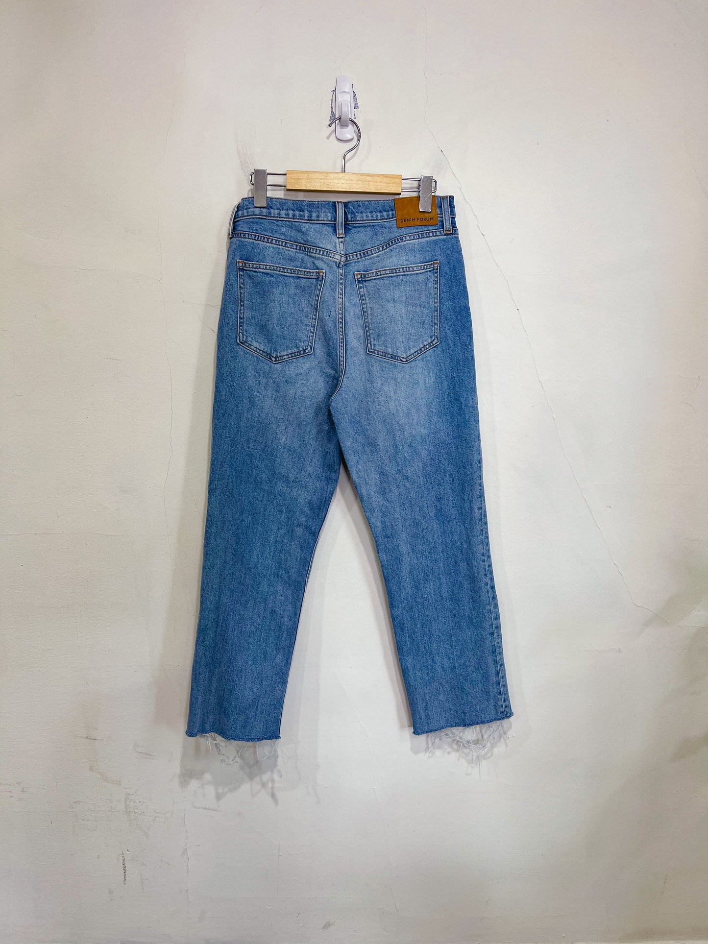 Denim Forum "The Arlo High Rise Straight" Jeans (Size 29)