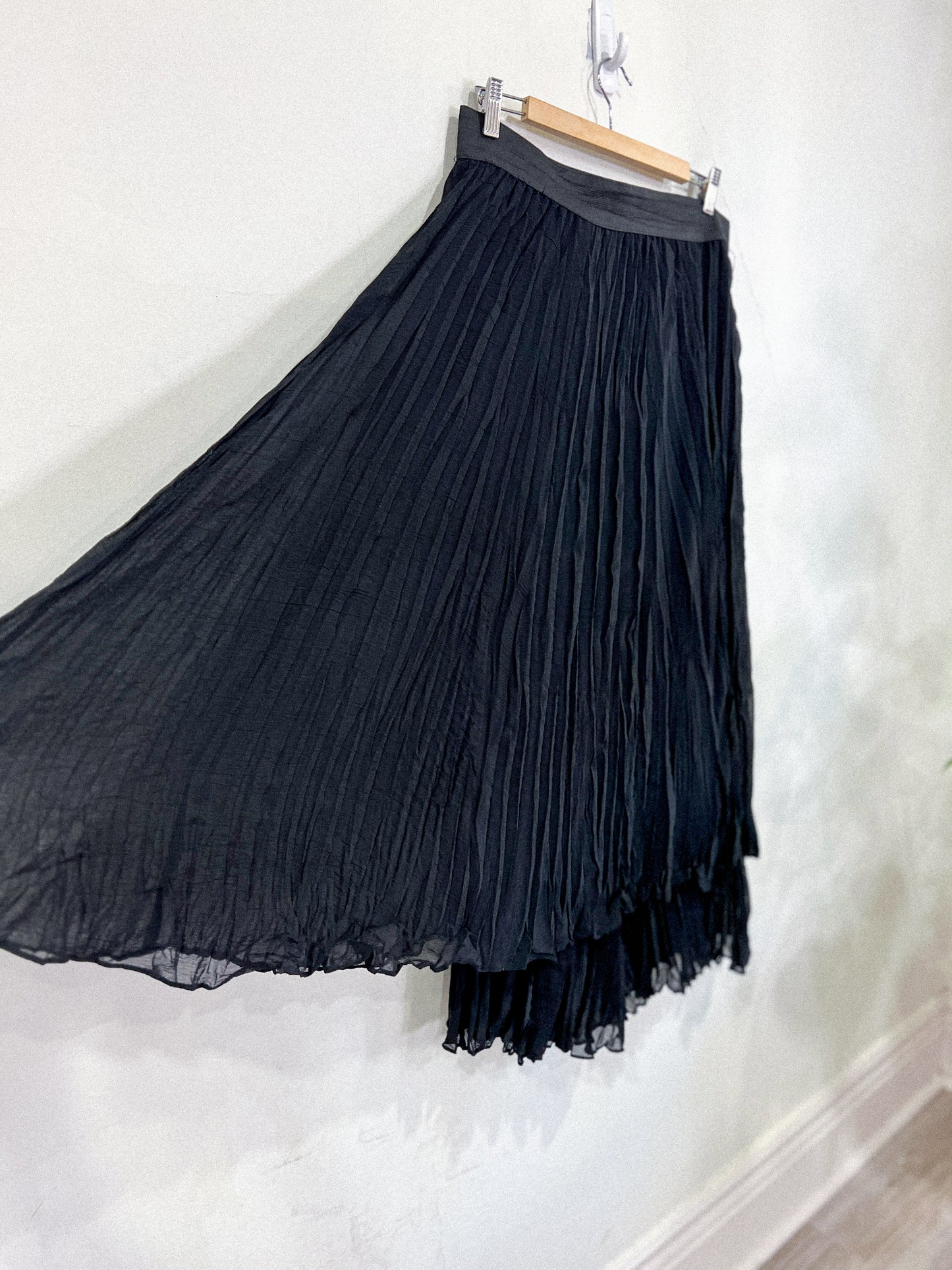 Vintage Black Pleated Tiered Midi Skirt (Size XL)