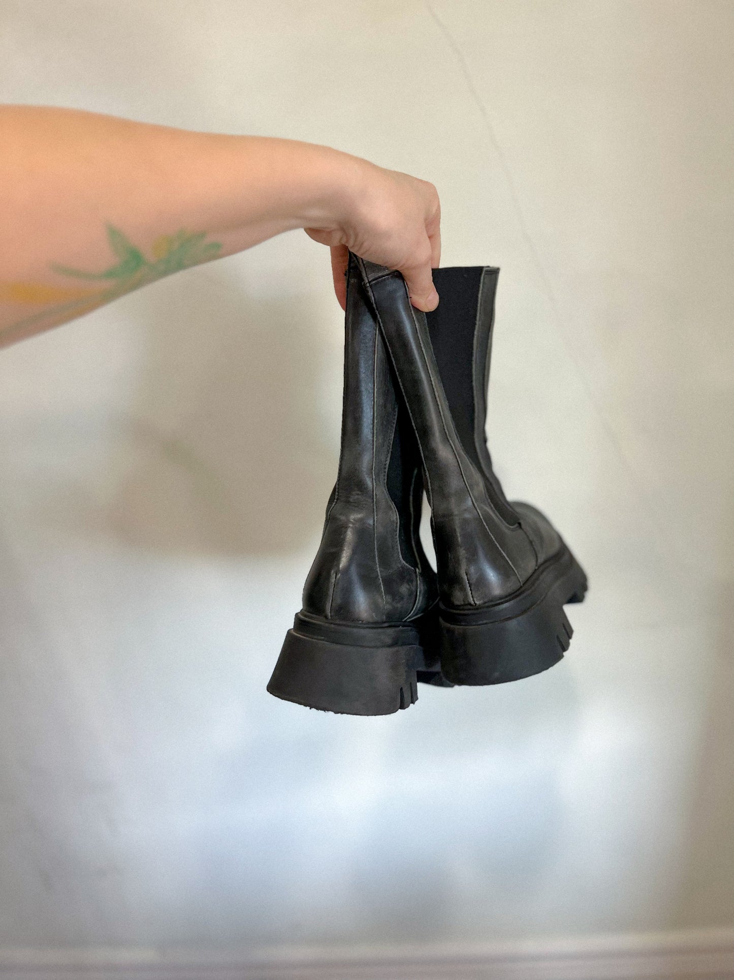 ALOHAS Sustainable "All Rounder" Chelsea Boots in Black (Size 36)