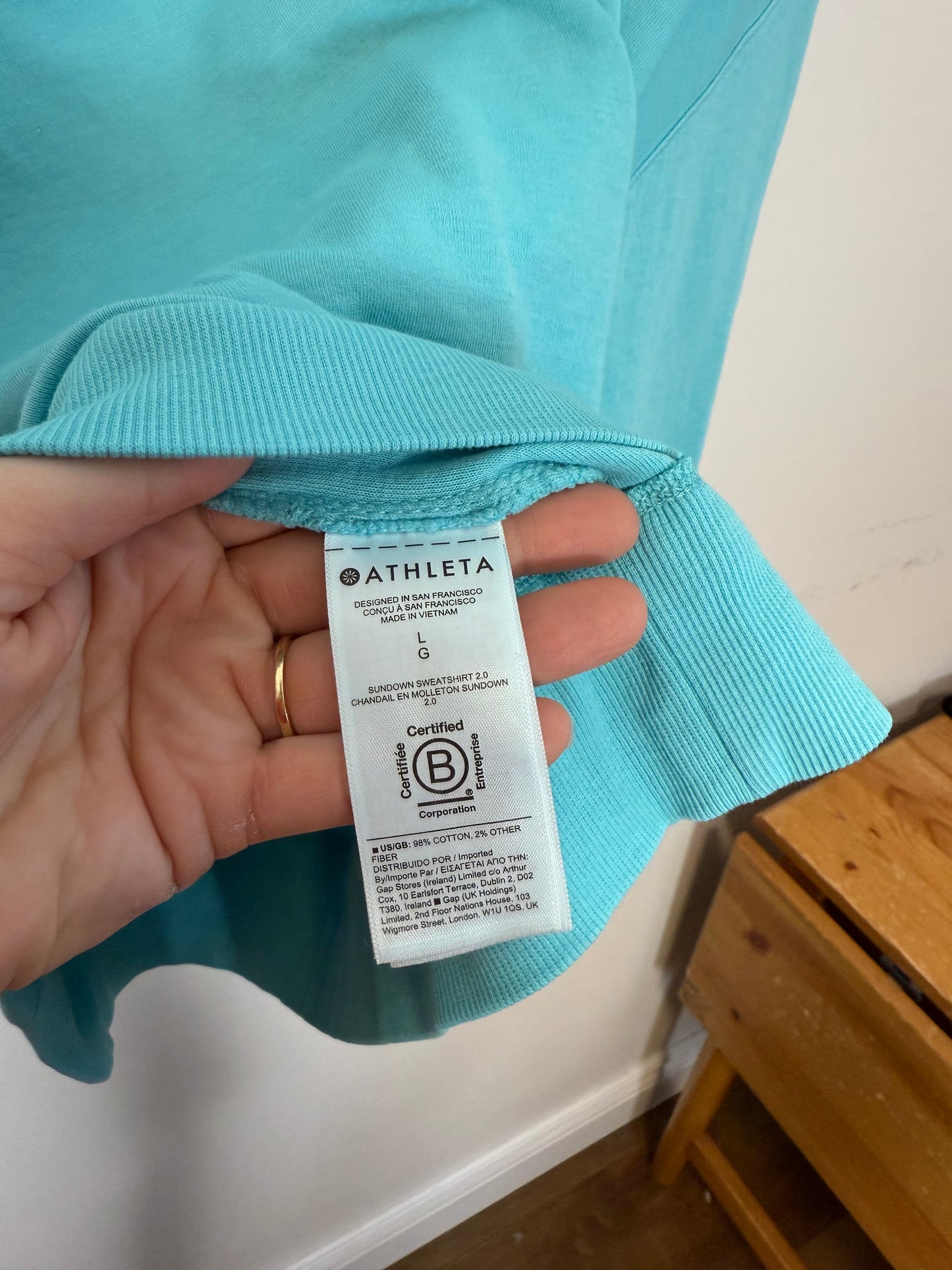 Athleta "Sundown Sweatshirt 2.0" in Aqua (Size L)