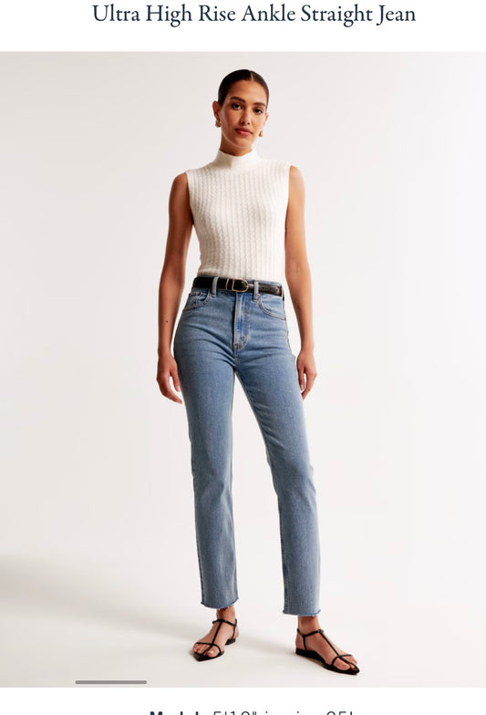 Abercrombie & Fitch "The Ankle Straight Ultra High Rise" in Medium Wash (Size 27)