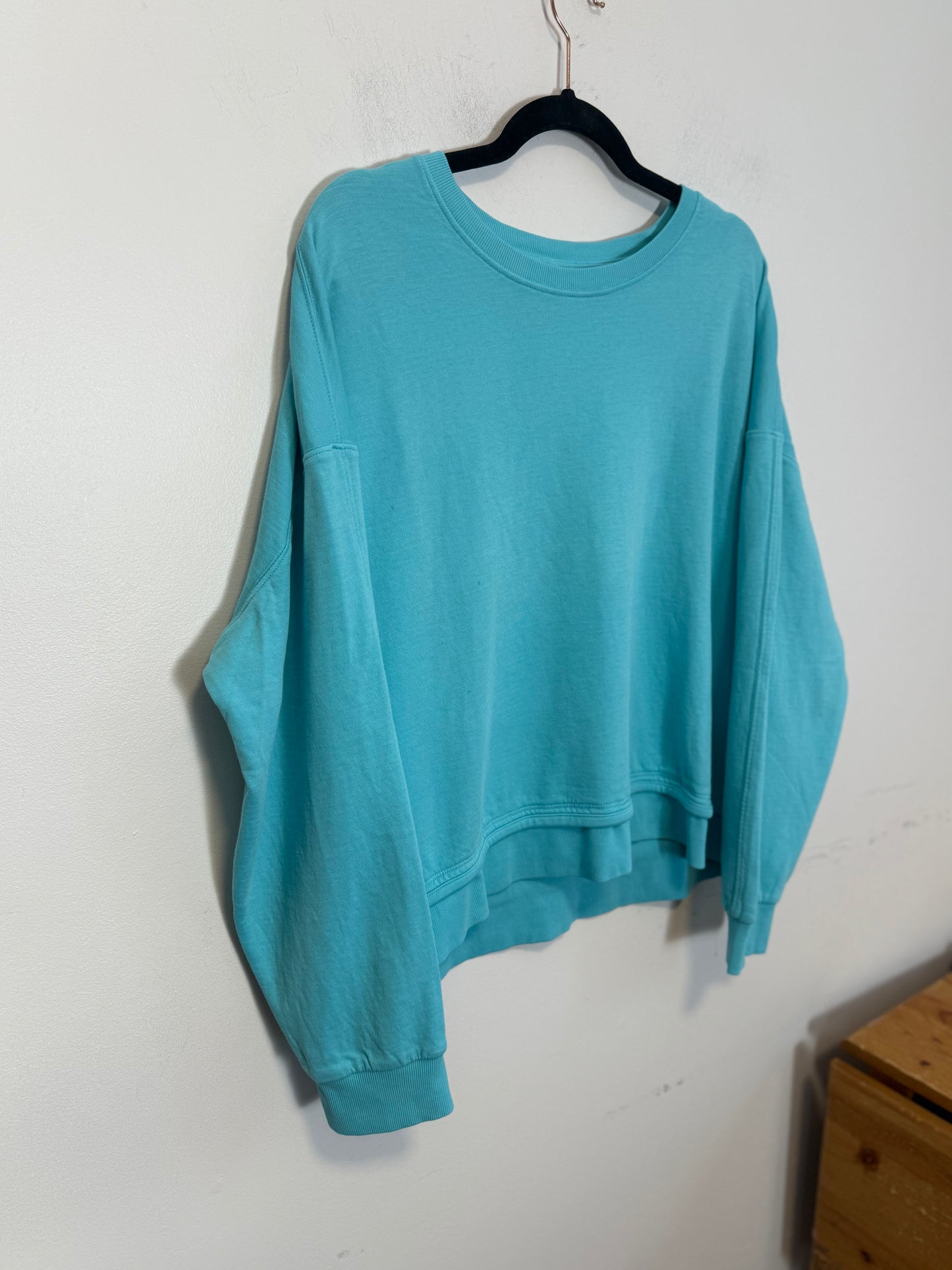 Athleta "Sundown Sweatshirt 2.0" in Aqua (Size L)