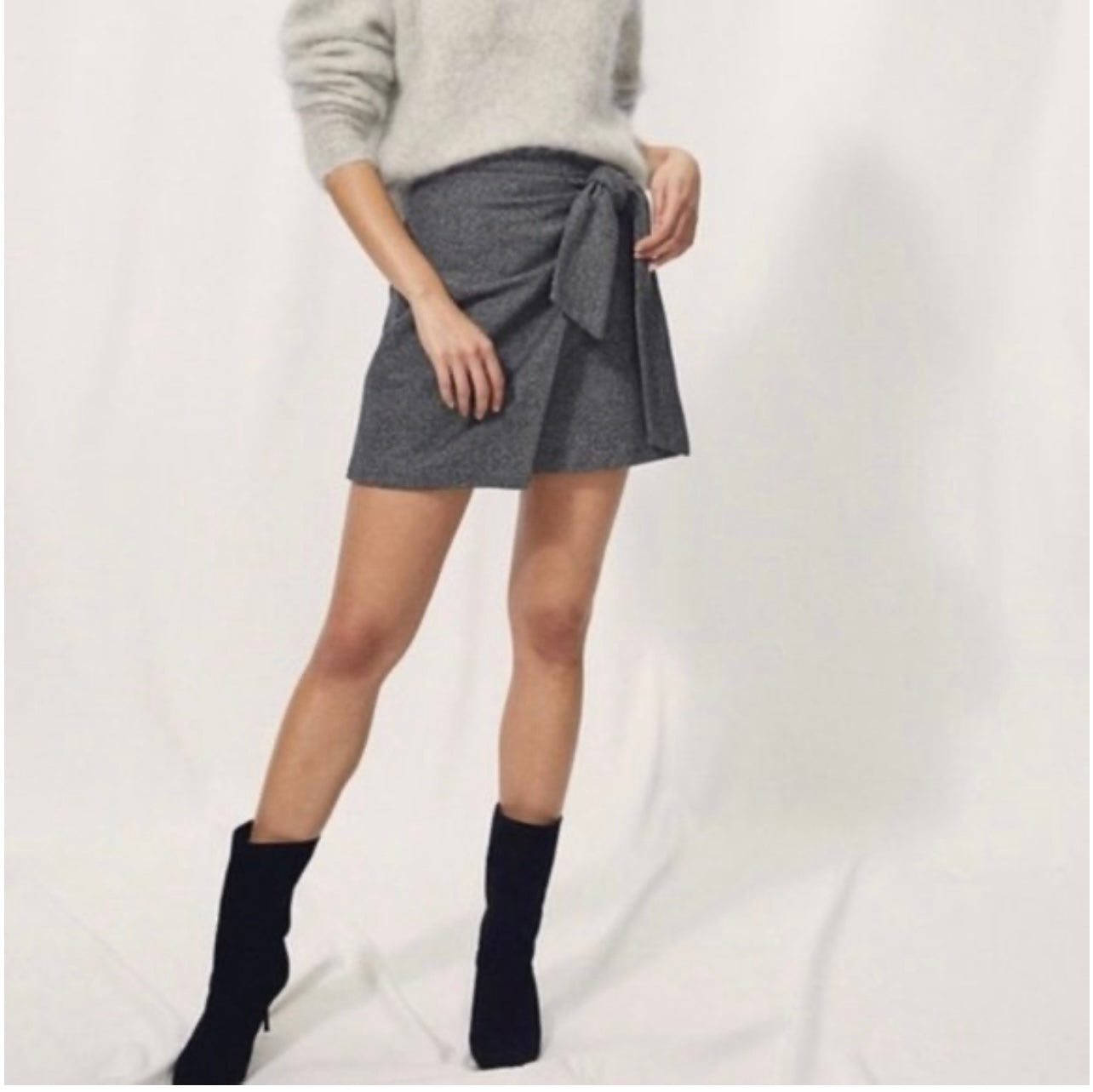 Wilfred "Wrap-Front Wool Skirt in Charcoal Grey" (Size 6)