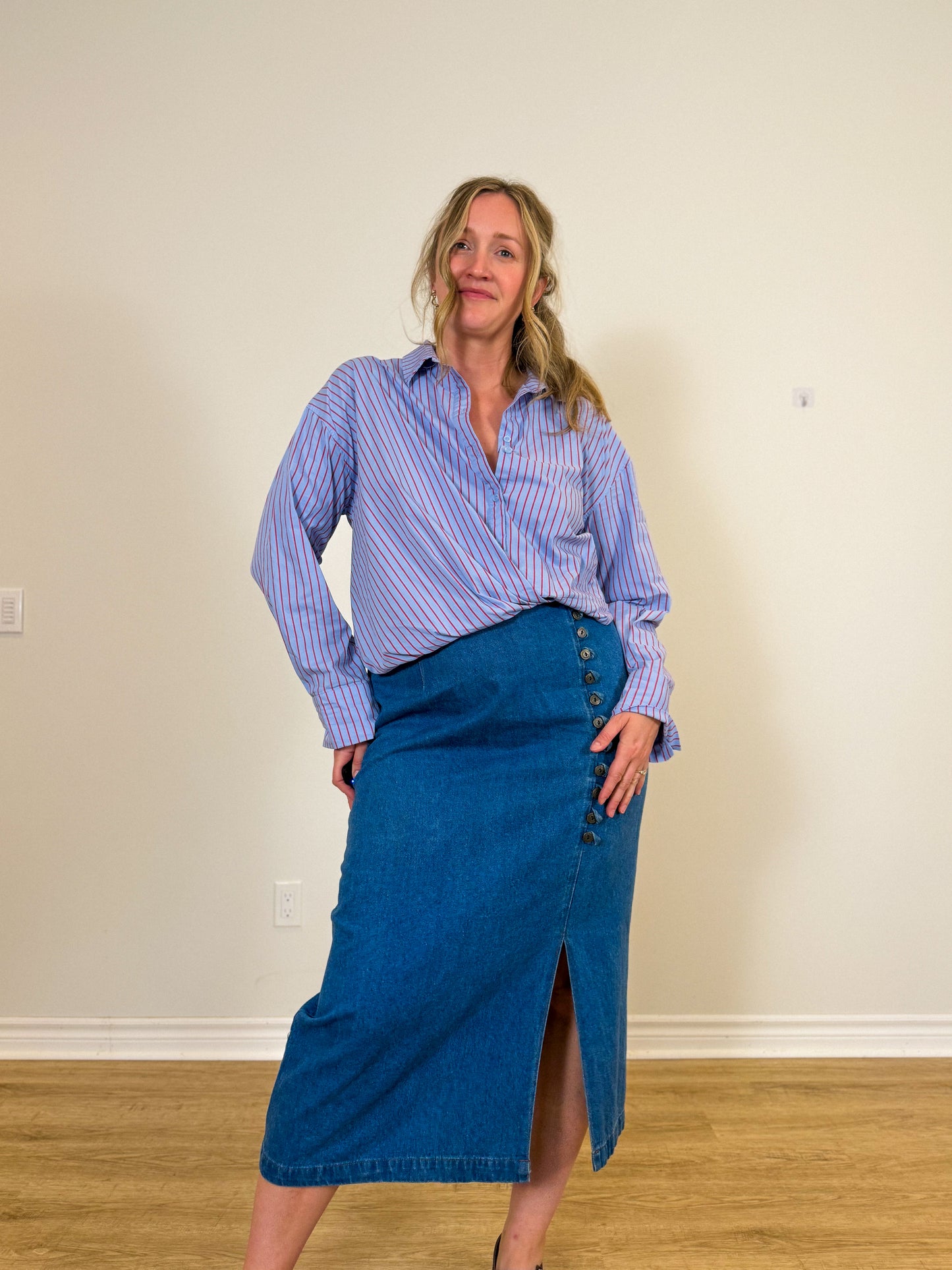 Vintage Midi Denim Skirt with Button Detail (Size L/XL)