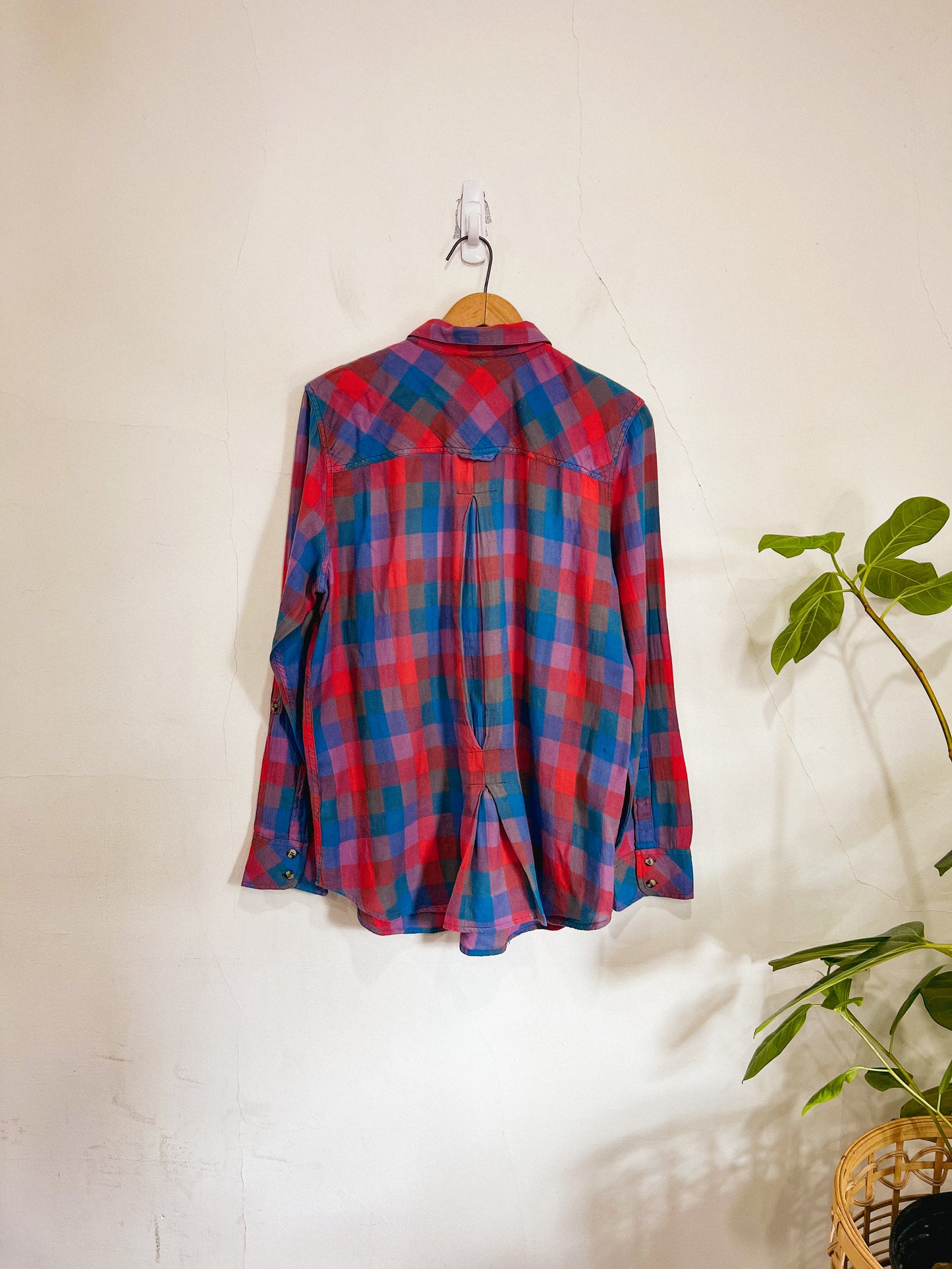 Hurley Plaid Button Down in Blue/Red (Size L)