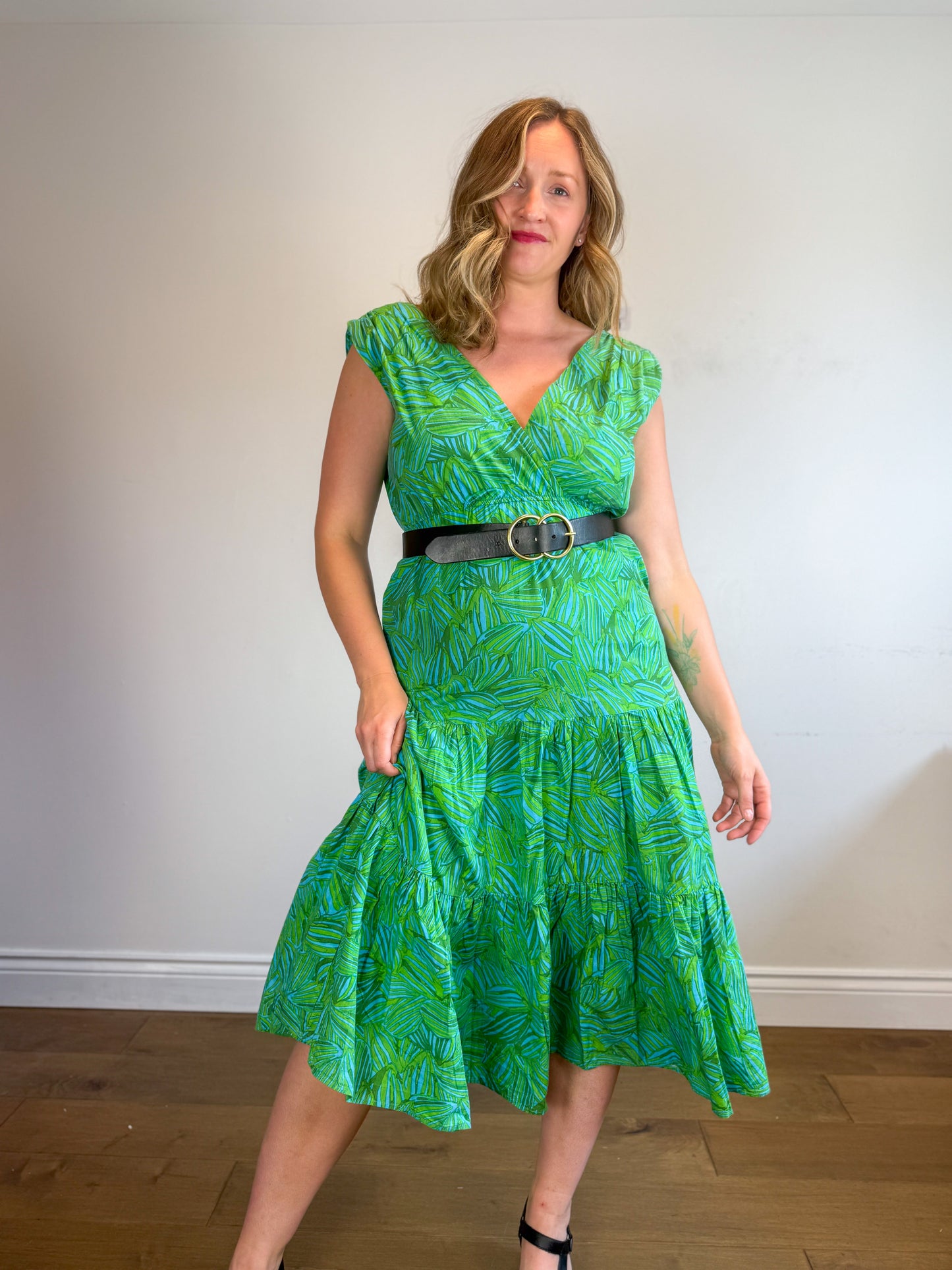 Charlie Paige Print Midi Dress in Green (Size M)