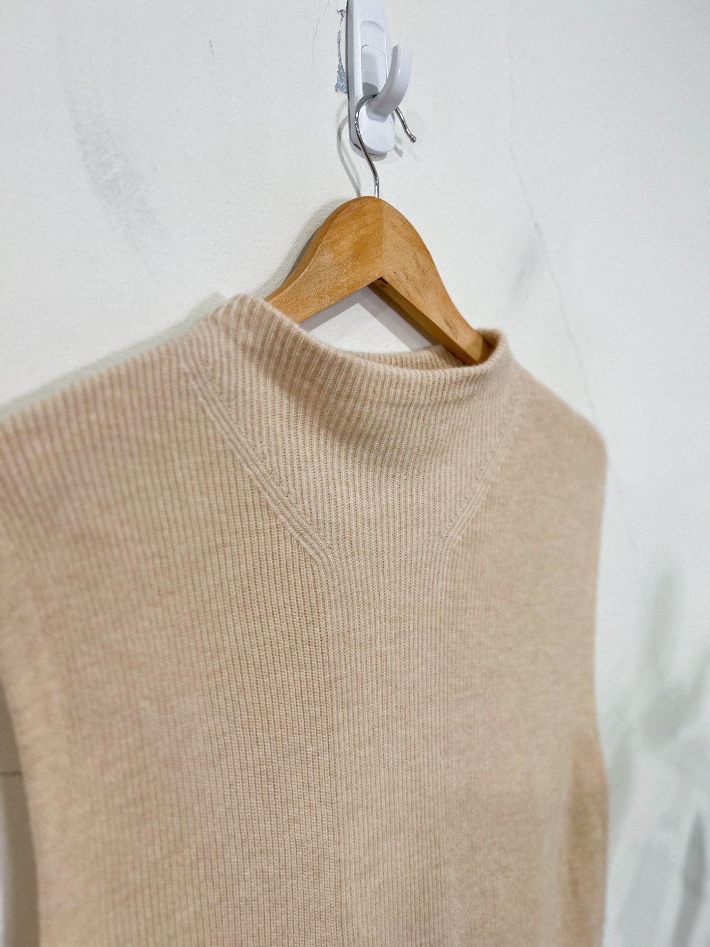 Banana Republic Wool & Cashmere Sweater Vest in Beige (Size XS-M)