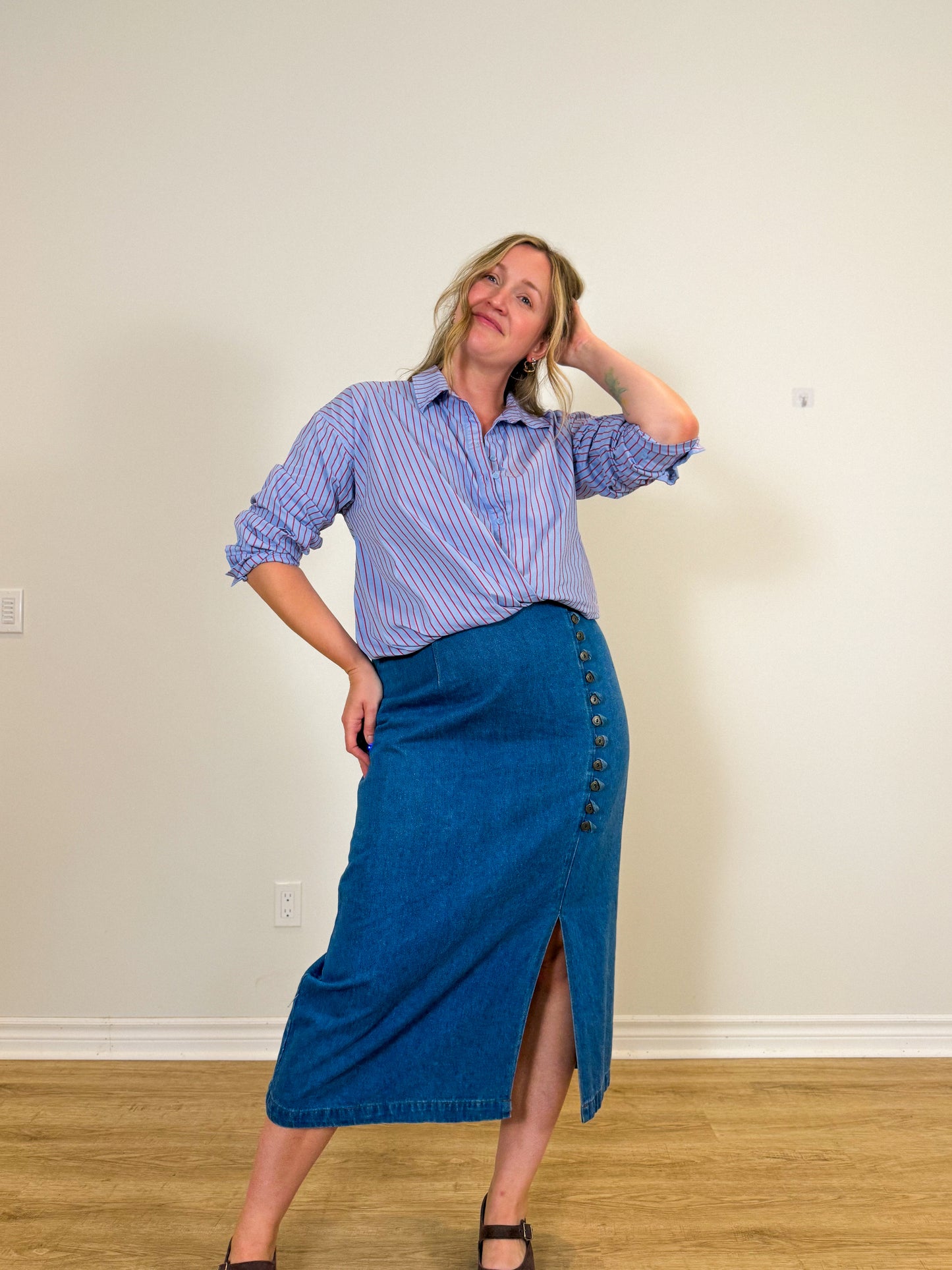 Vintage Midi Denim Skirt with Button Detail (Size L/XL)