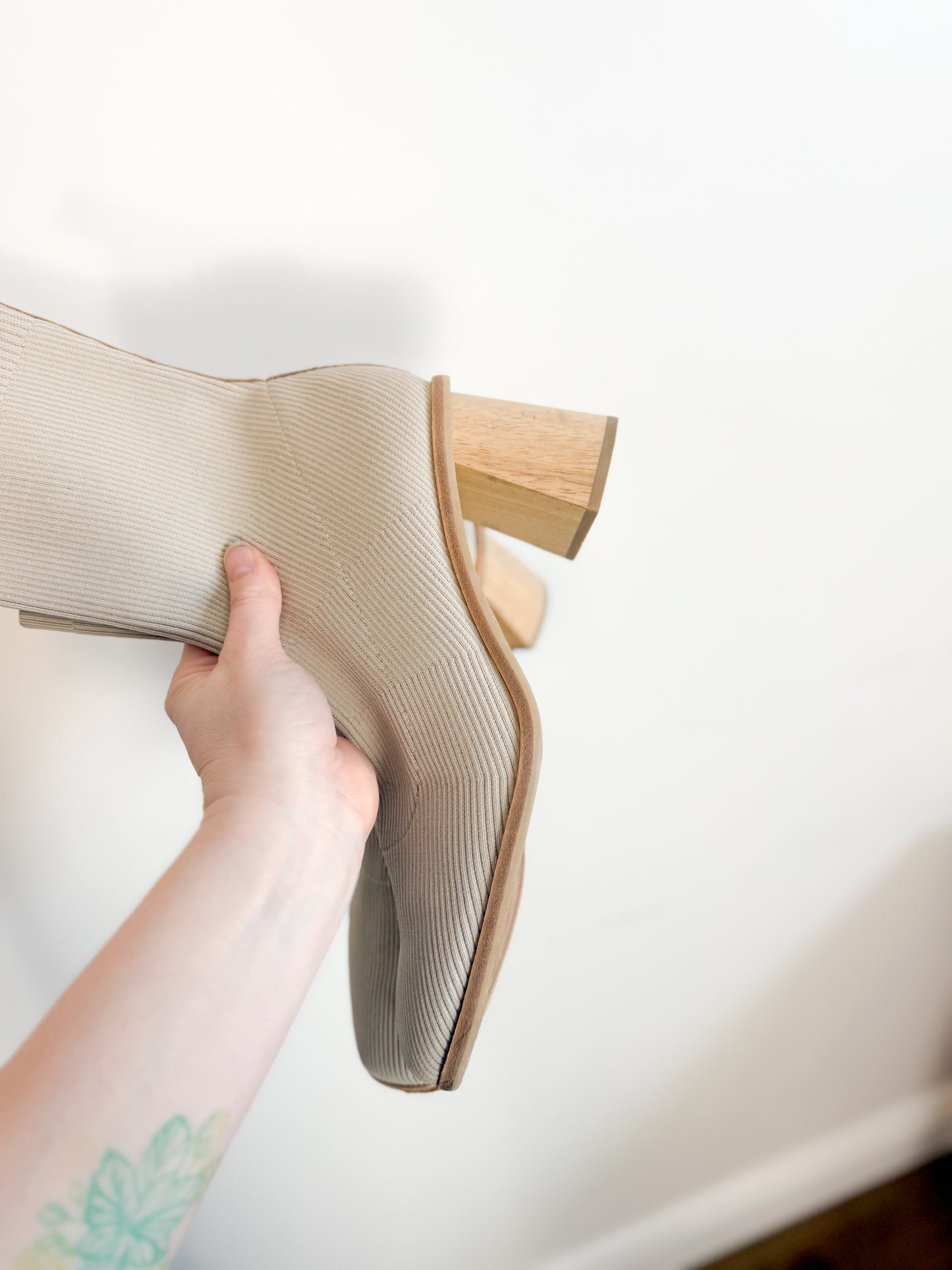 Dolce Vita Alaya Glove Bootie in Sand (Size 9.5)