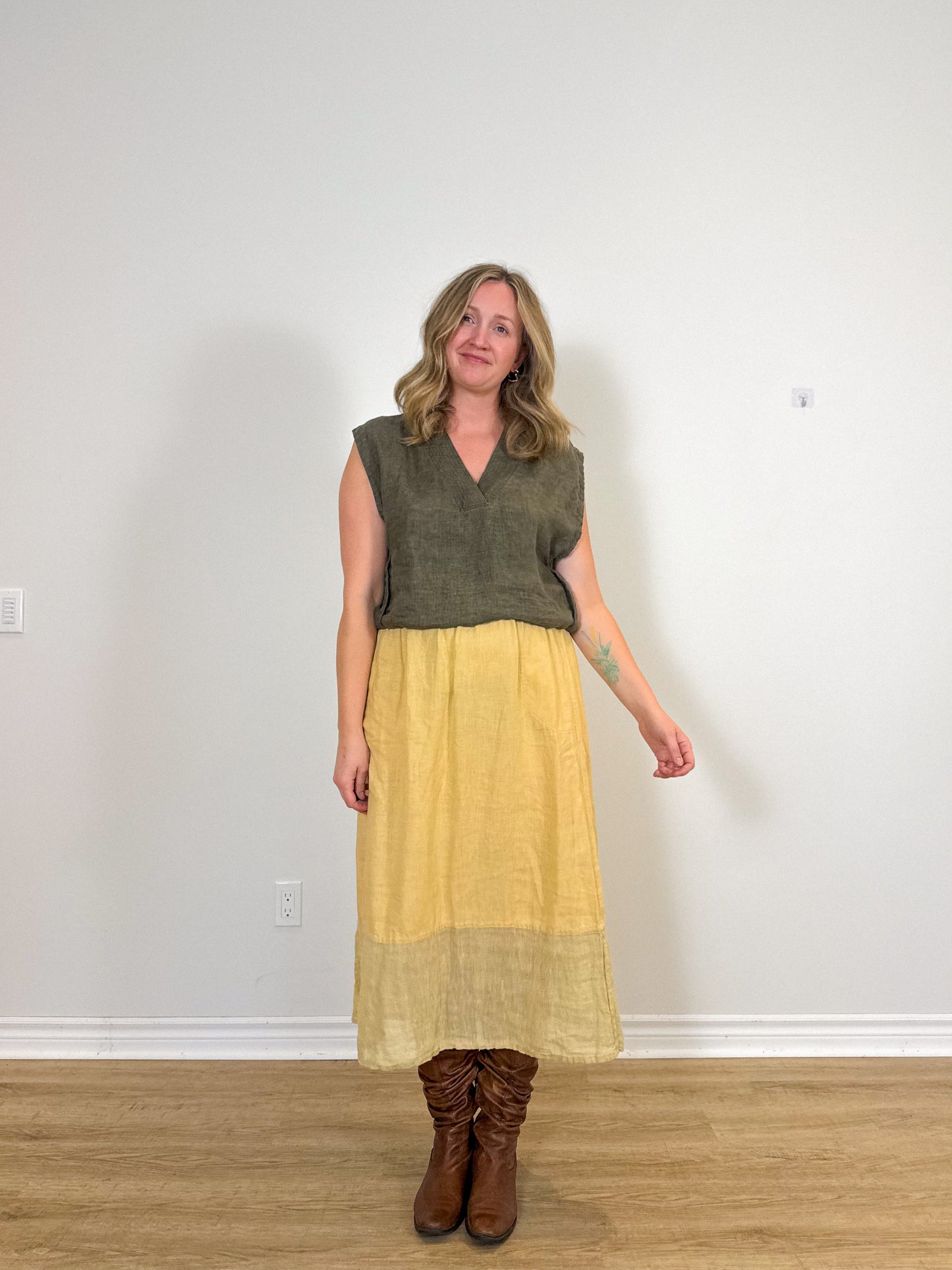 Banana Republic Linen Top in Dark Green (Size M)