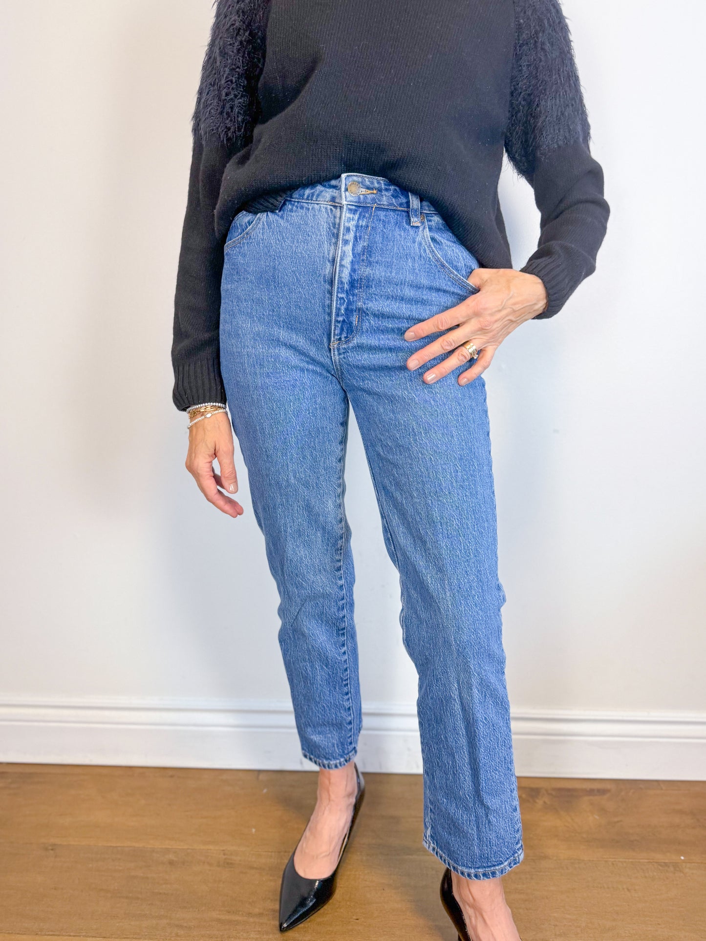 ROLLA'S "Original Straight Jean" in Medium Wash (Size 27)