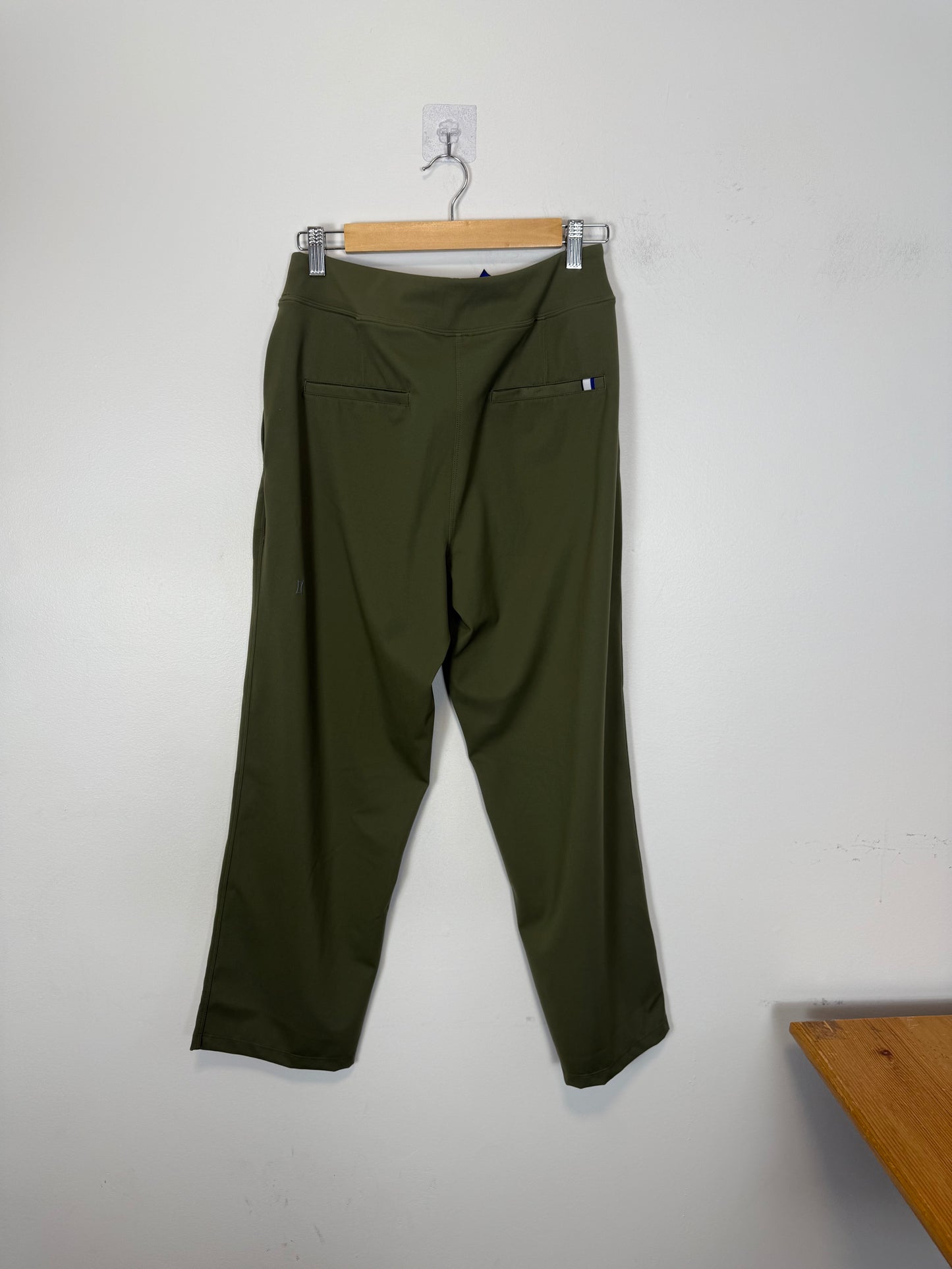Kit & Ace "Bikra Pants  in Green" NWT (Size 8)