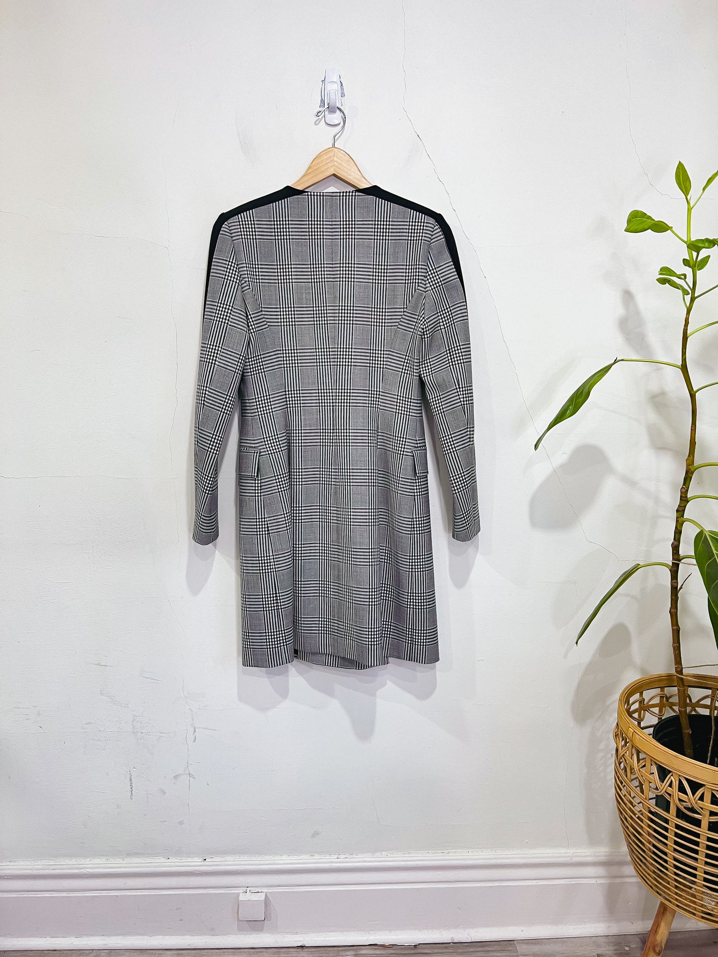 Judith & Charles Plaid Long Sleeve Blazer in Black/Grey (Size 6)