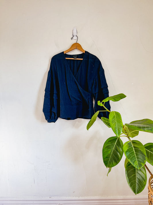 Club Monaco "Tuck Sleeve Wrap Top" in Navy (Size XS)