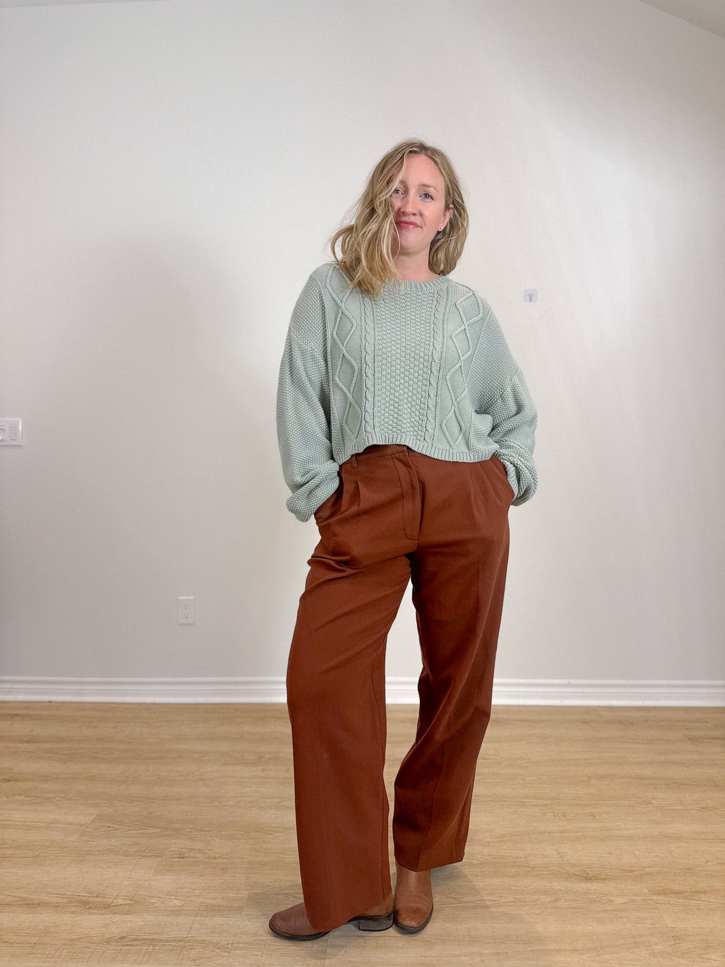 L'ENVERS Sustainable Knitwear "Organic Cotton Cropped Sweater in Mint Green" (Size L)