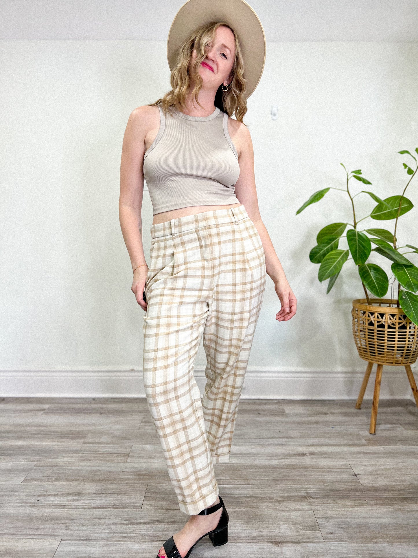 Wilfred Effortless Pant in Neutral Plaid (Size 14)