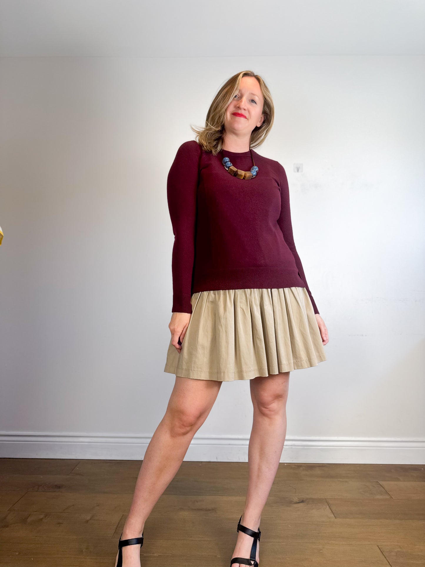 Vince Cashmere Sweater in Maroon (Size S)
