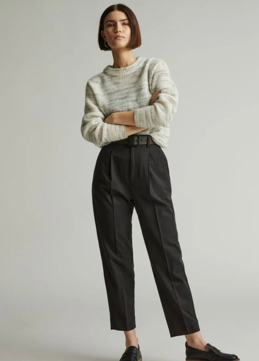 Everlane "The Draper Tapered Pants in Black" (Size 8)