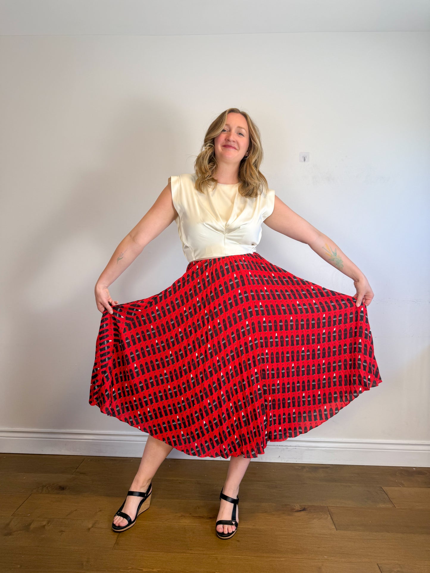 Jason Wu "Cola Bottle-Print Pleated Skirt in Red" (Size M/L)