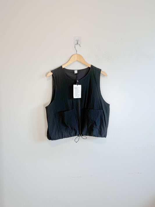 Lululemon "Grid-Texture Hiking Cargo Vest in Black" NWT (Size L)