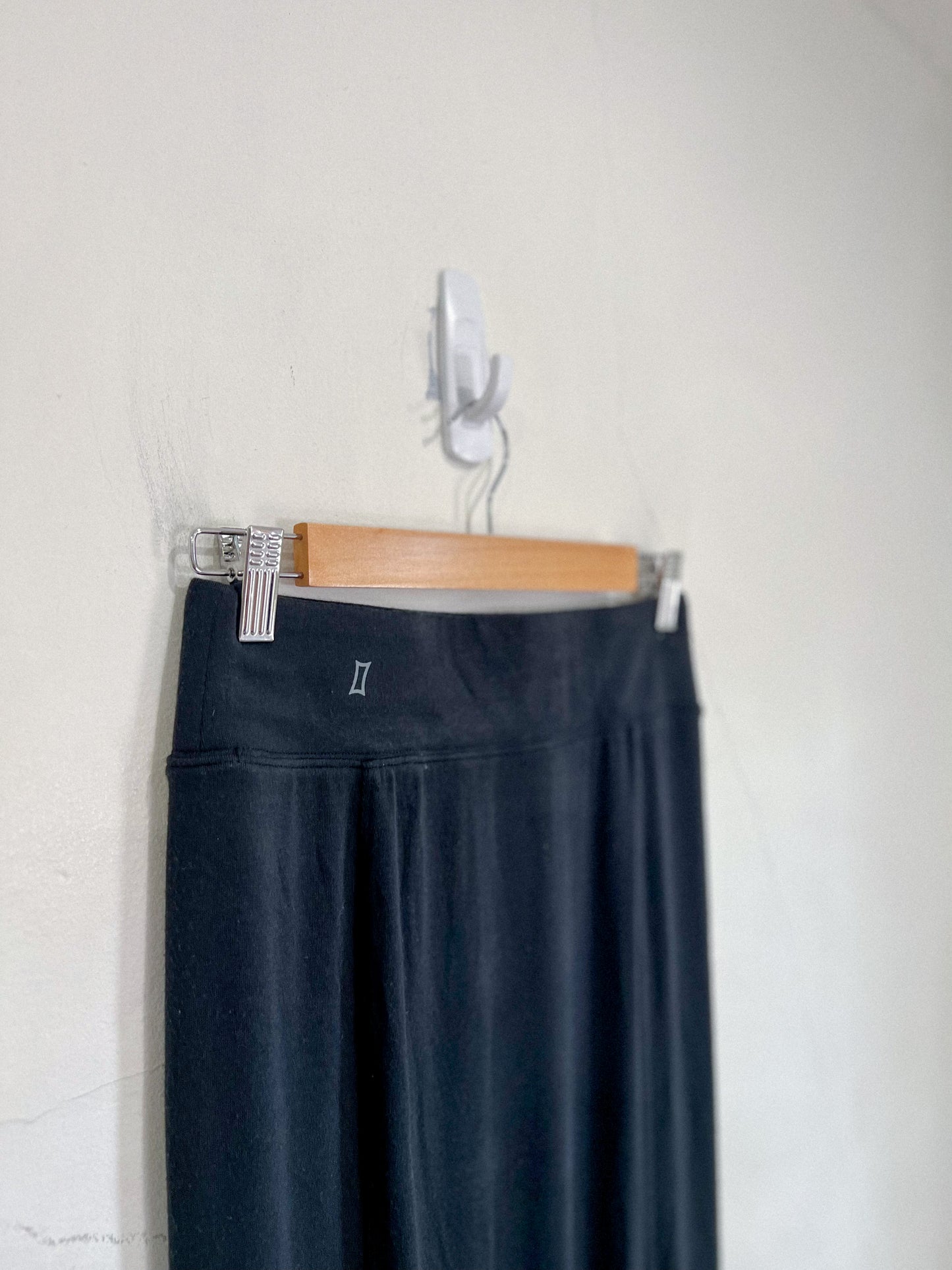 Kit & Ace "Happy Skirt in Black" (Size S)