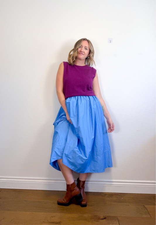 Banana Republic Full Midi Skirt in Blue (Size M/L)