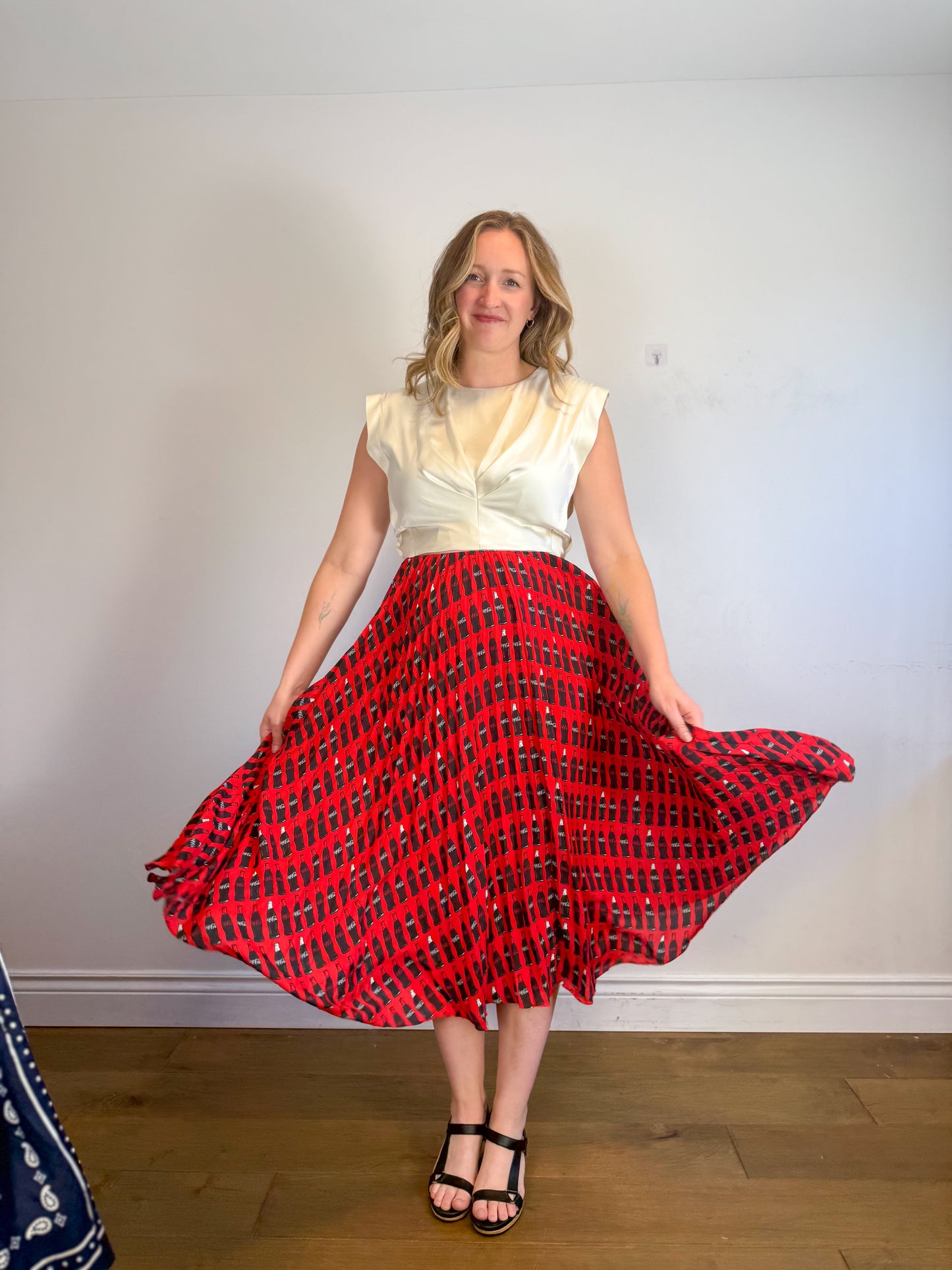 Jason Wu "Cola Bottle-Print Pleated Skirt in Red" (Size M/L)
