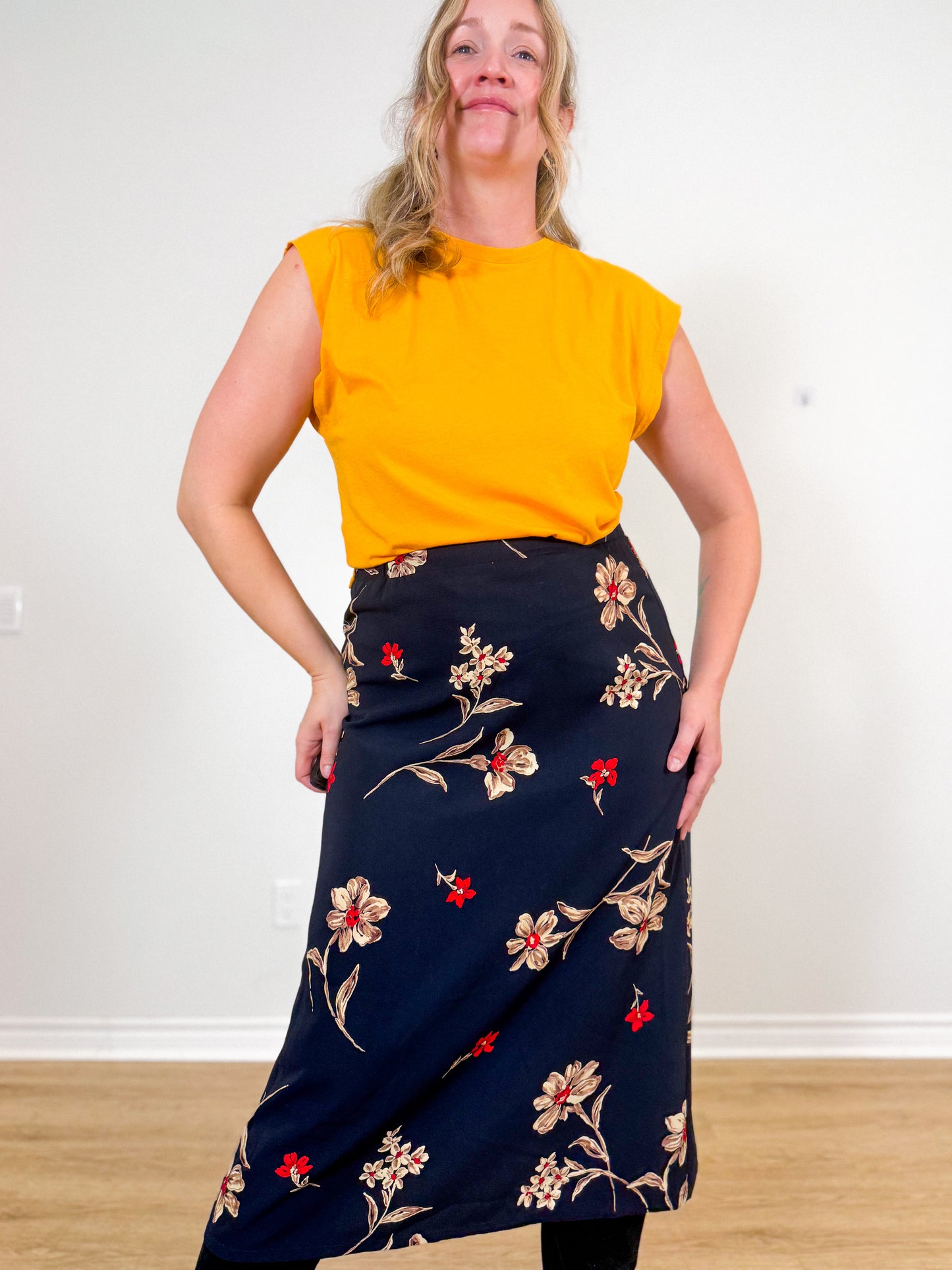 Vintage Floral Midi Skirt in Navy Floral (Size L)