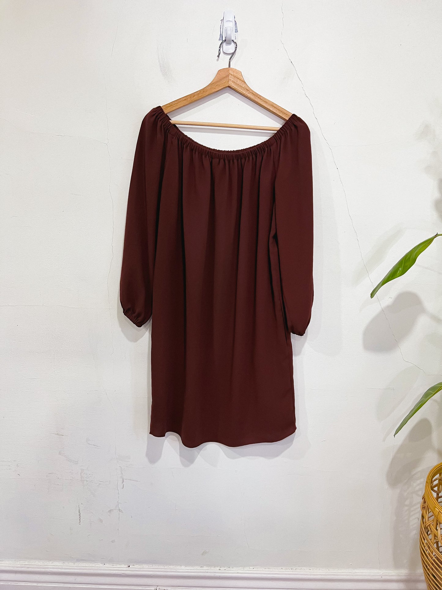 Wilfred "Duree Off-Shoulder Long Sleeve Dress in Brown" (Size L)