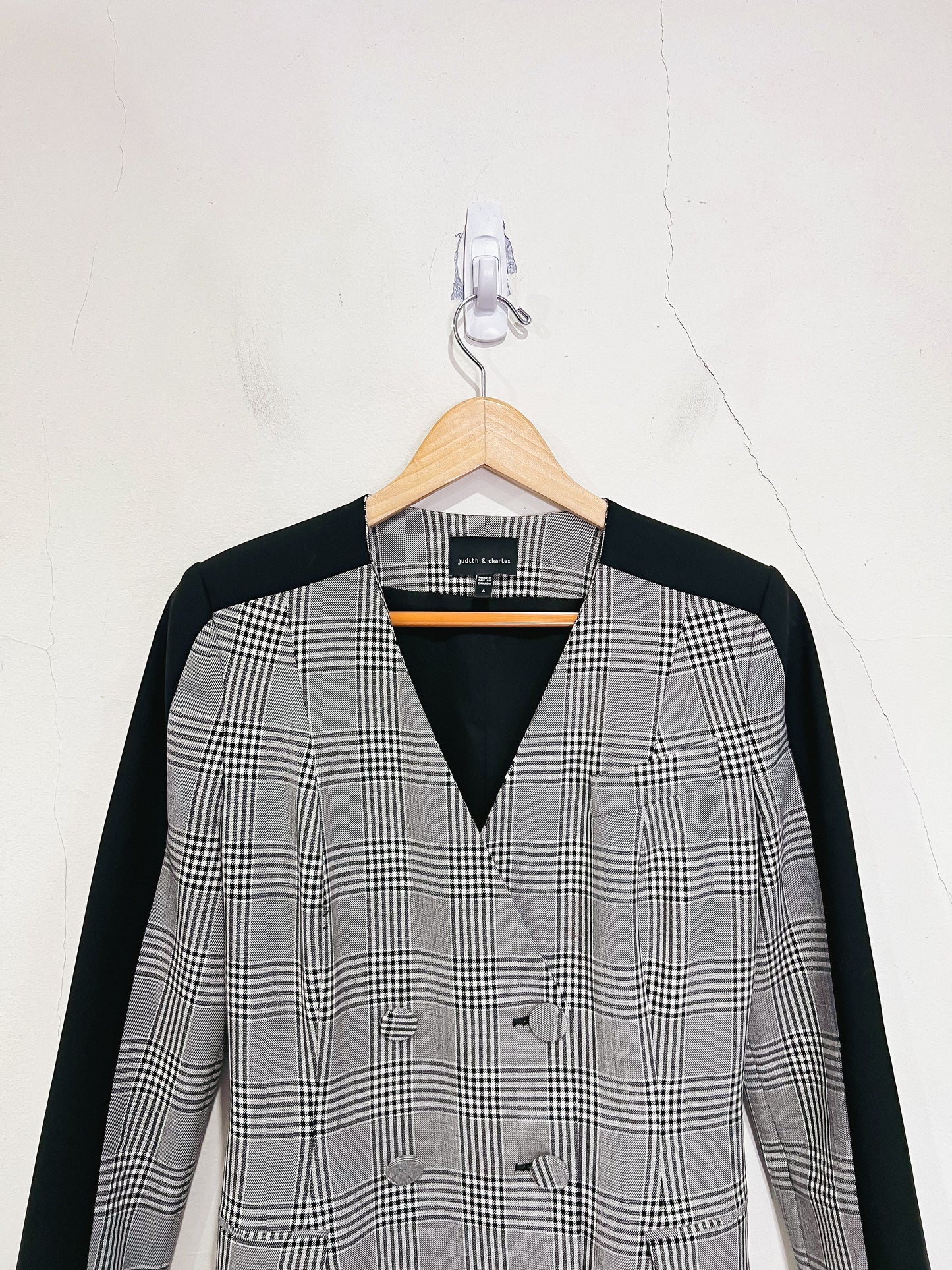 Judith & Charles Plaid Long Sleeve Blazer in Black/Grey (Size 6)