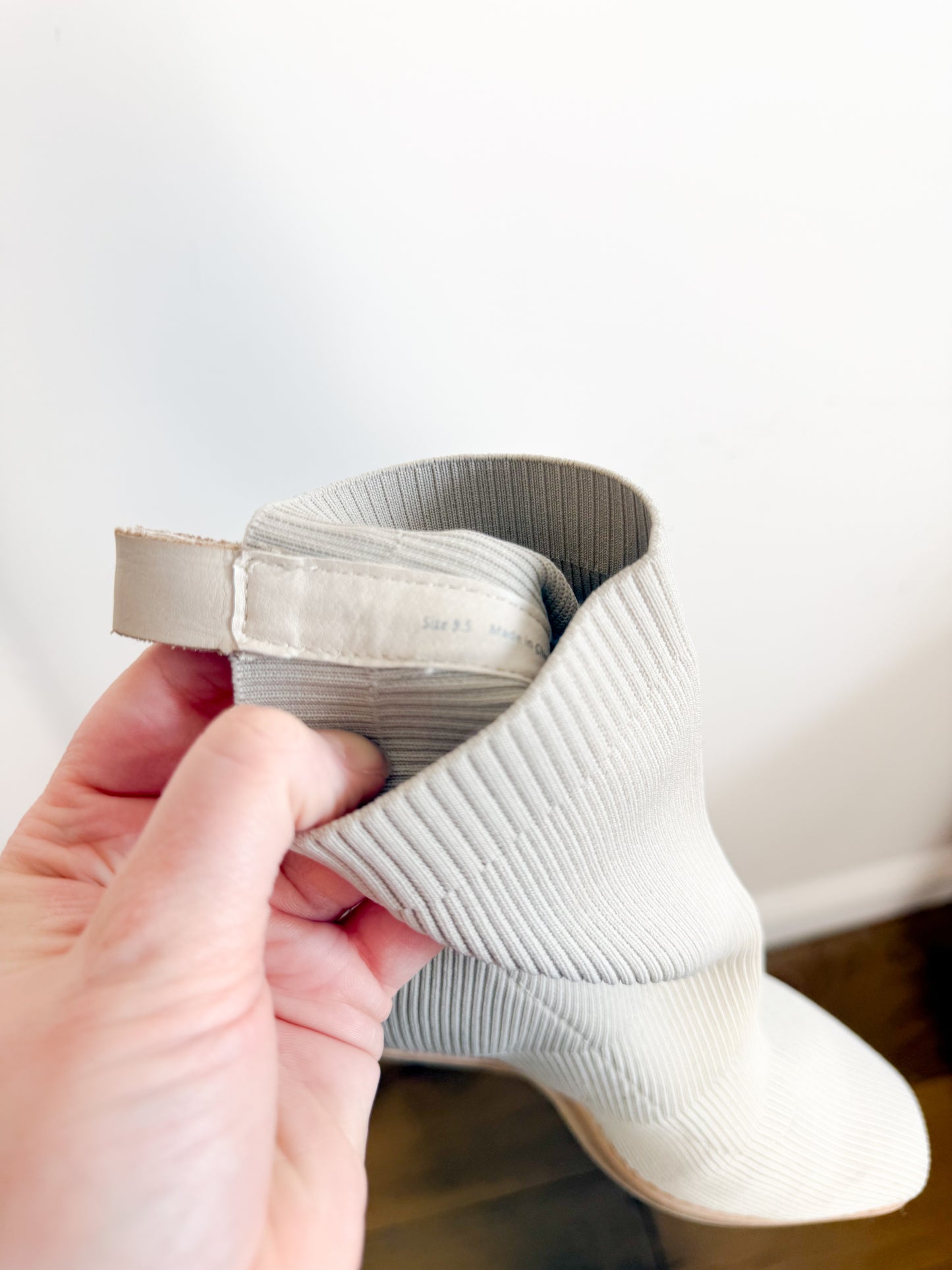 Dolce Vita Alaya Glove Bootie in Sand (Size 9.5)
