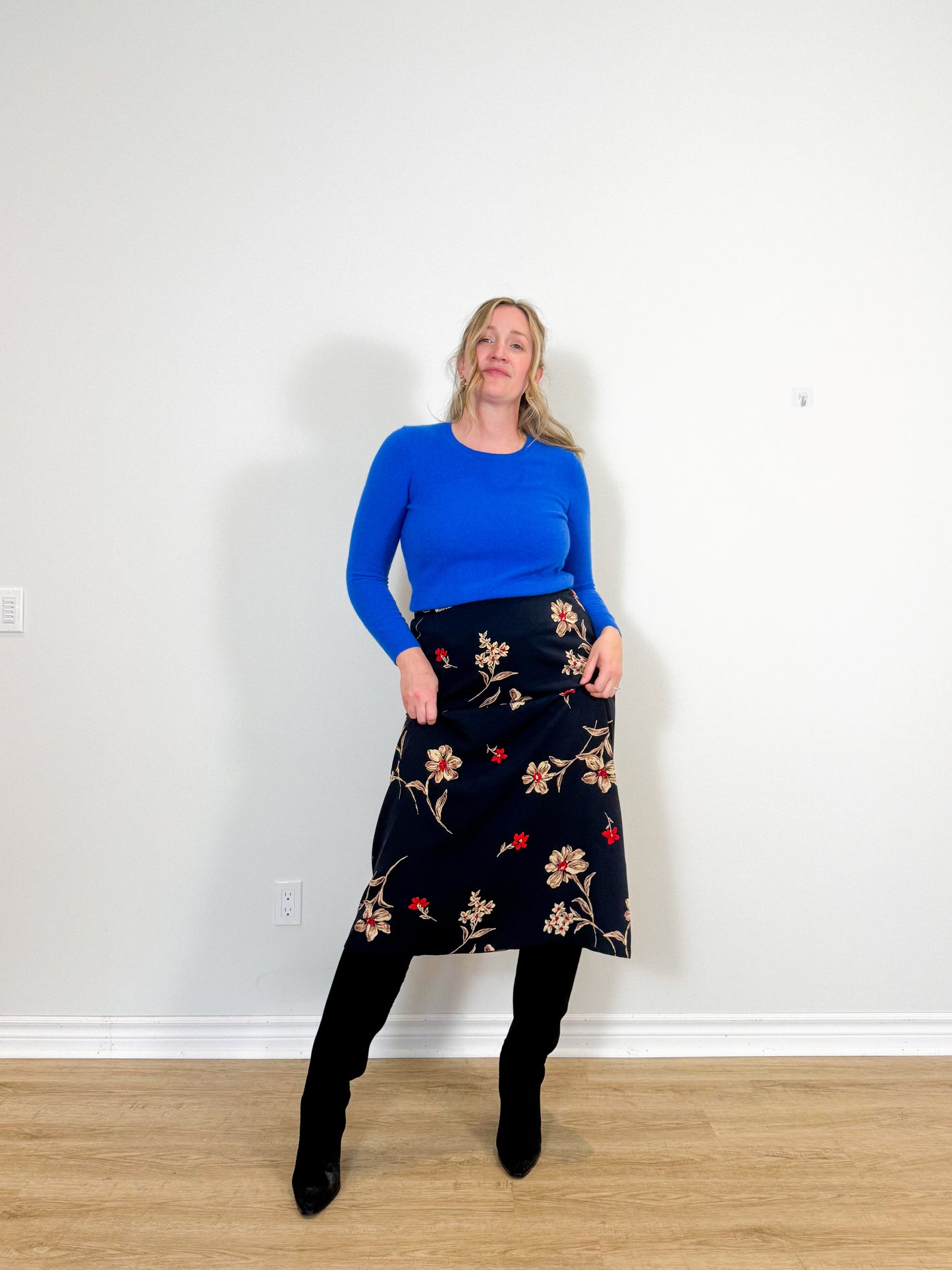 Vintage Floral Midi Skirt in Navy Floral (Size L)