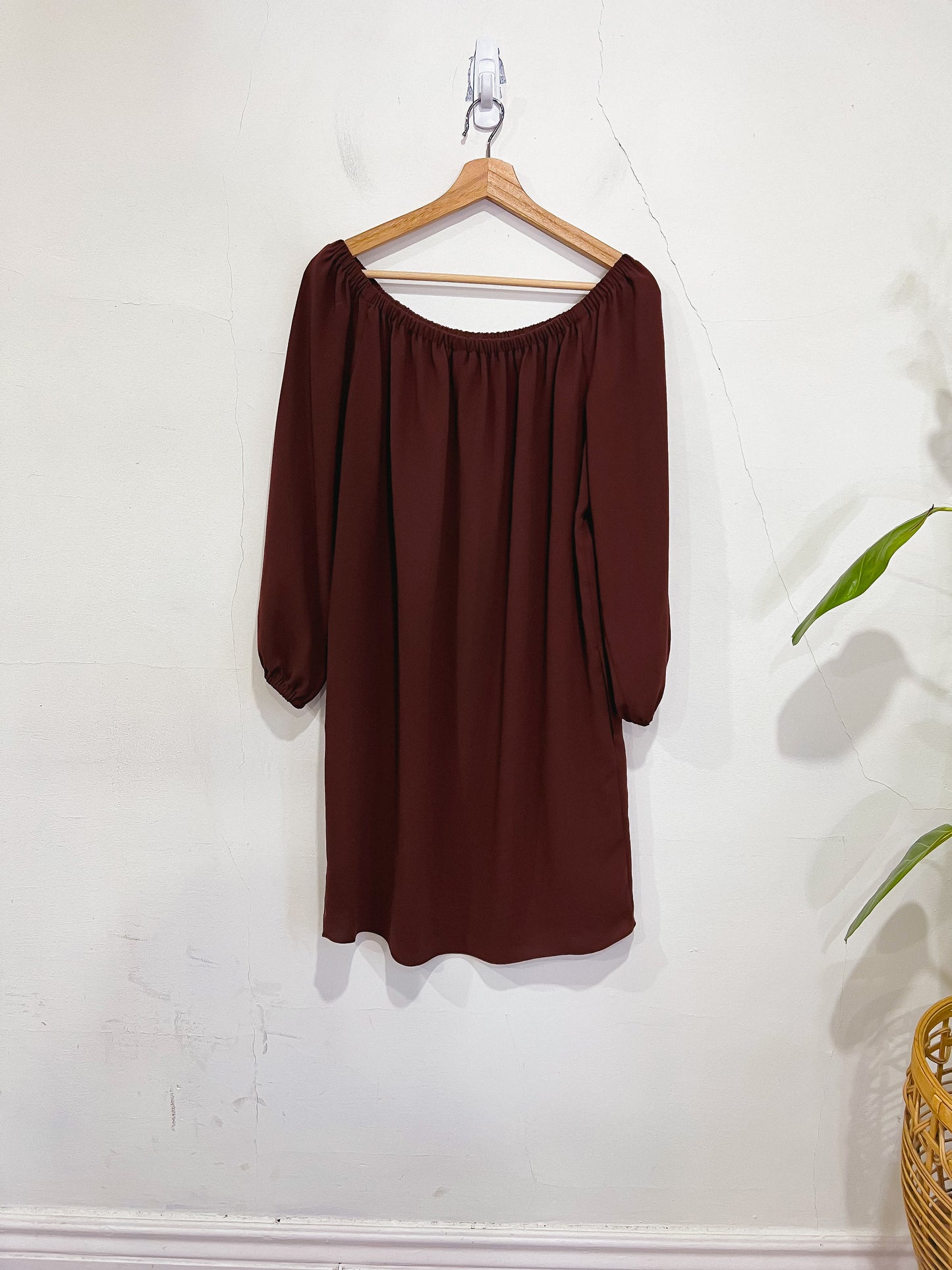 Wilfred "Duree Off-Shoulder Long Sleeve Dress in Brown" (Size L)