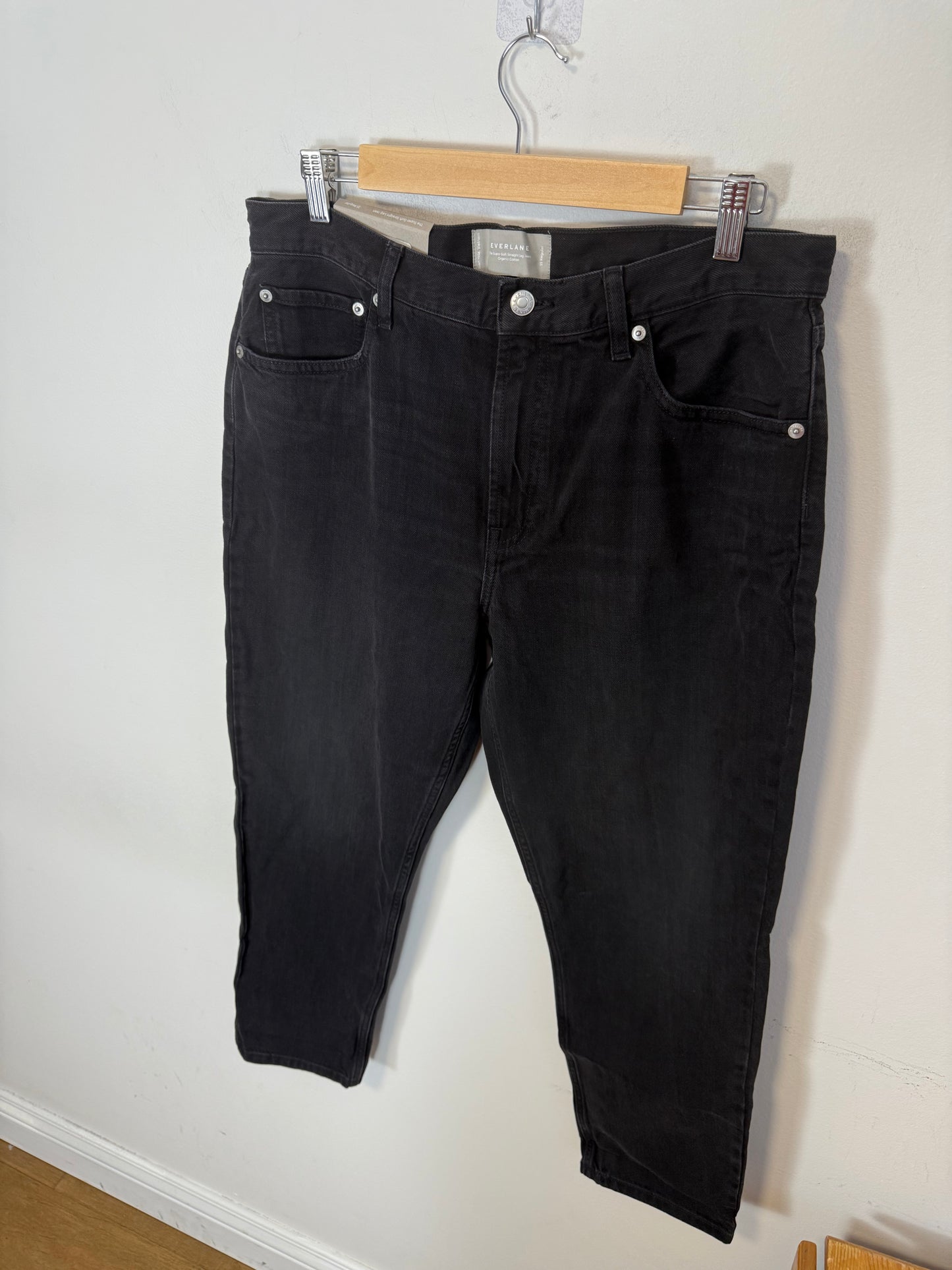 Everlane "The Super-Soft Relaxed Jean in Black" NWT (Size 31)
