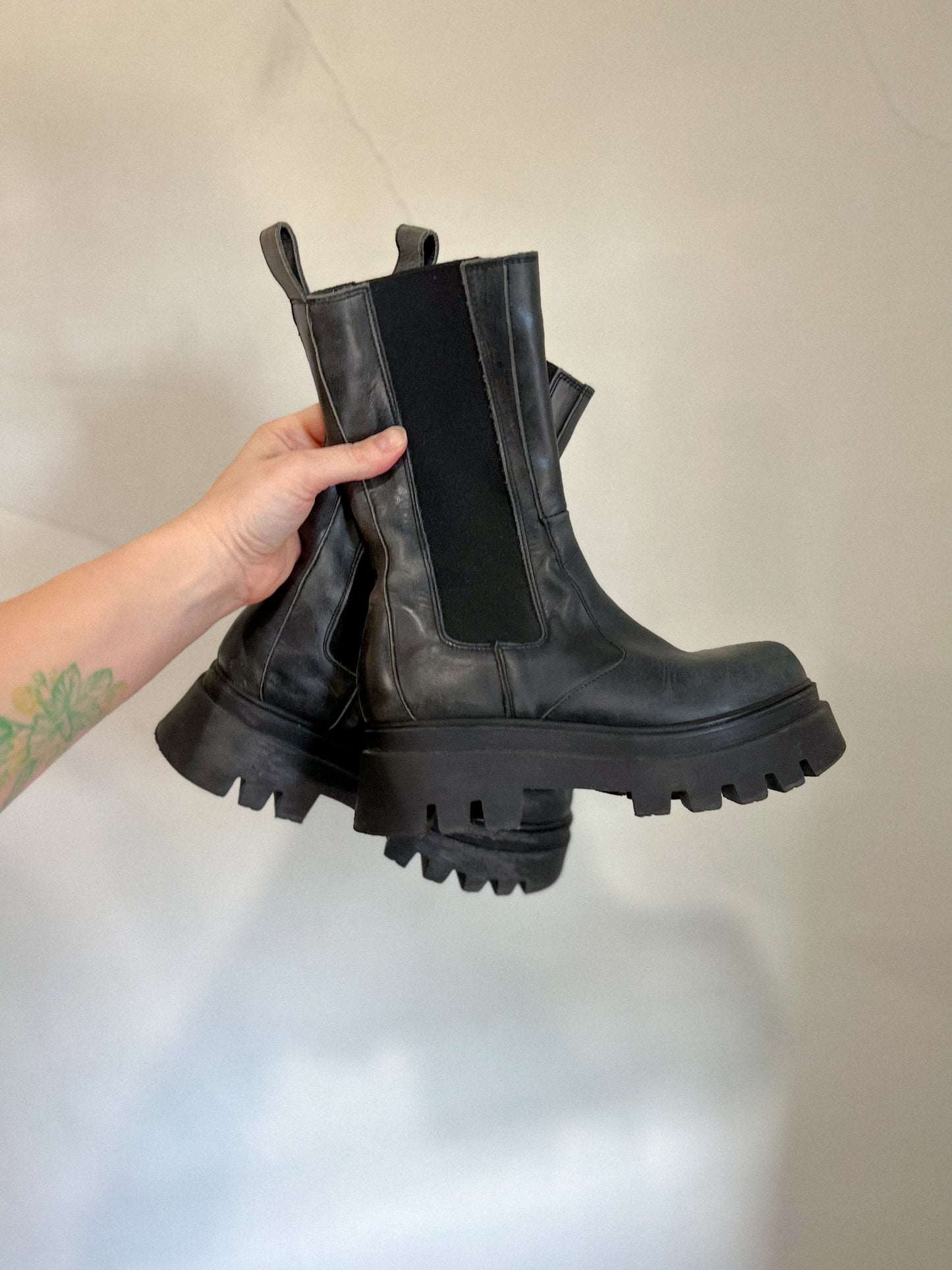 ALOHAS Sustainable "All Rounder" Chelsea Boots in Black (Size 36)