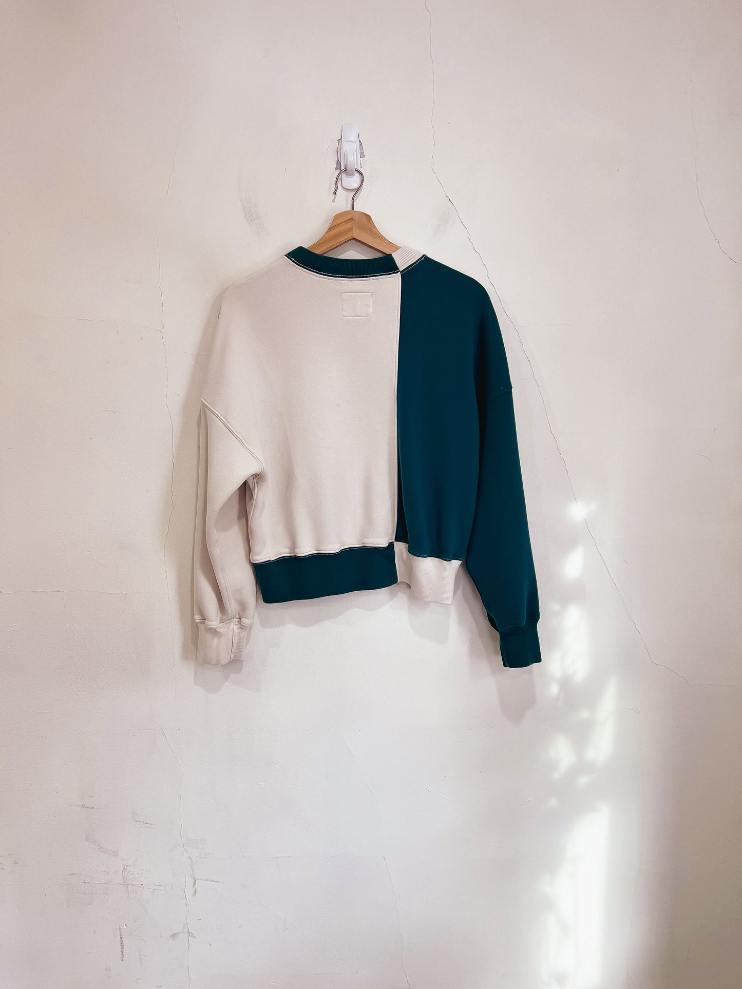 Abercrombie & Fitch Colourblock Crewneck in Green/Off-white (Size S)