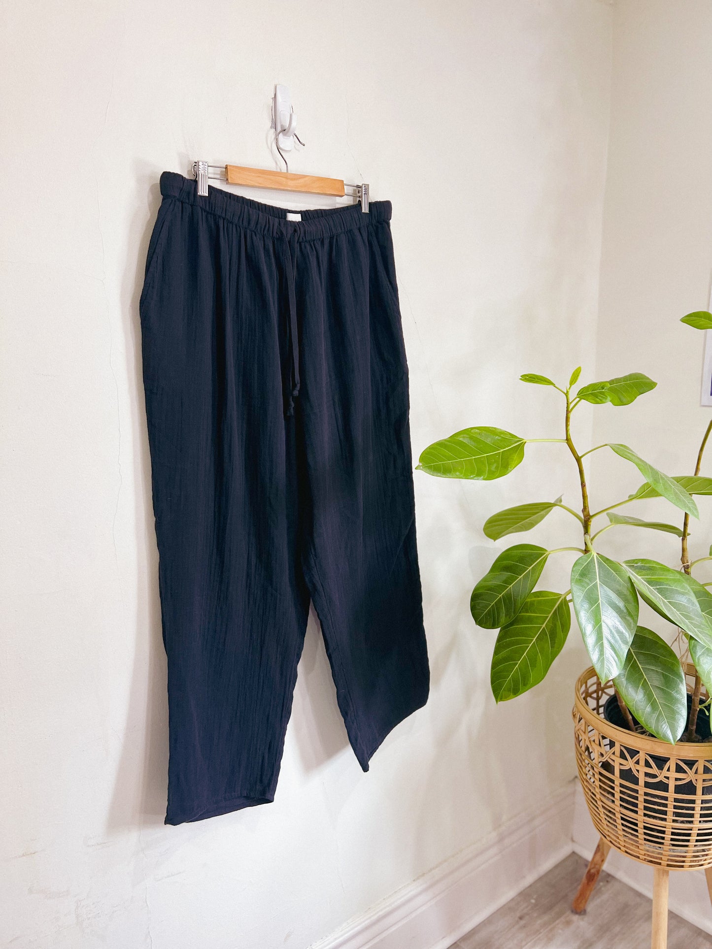 Wilfred Free Lightweight Cotton Pants in Black (Size XL)