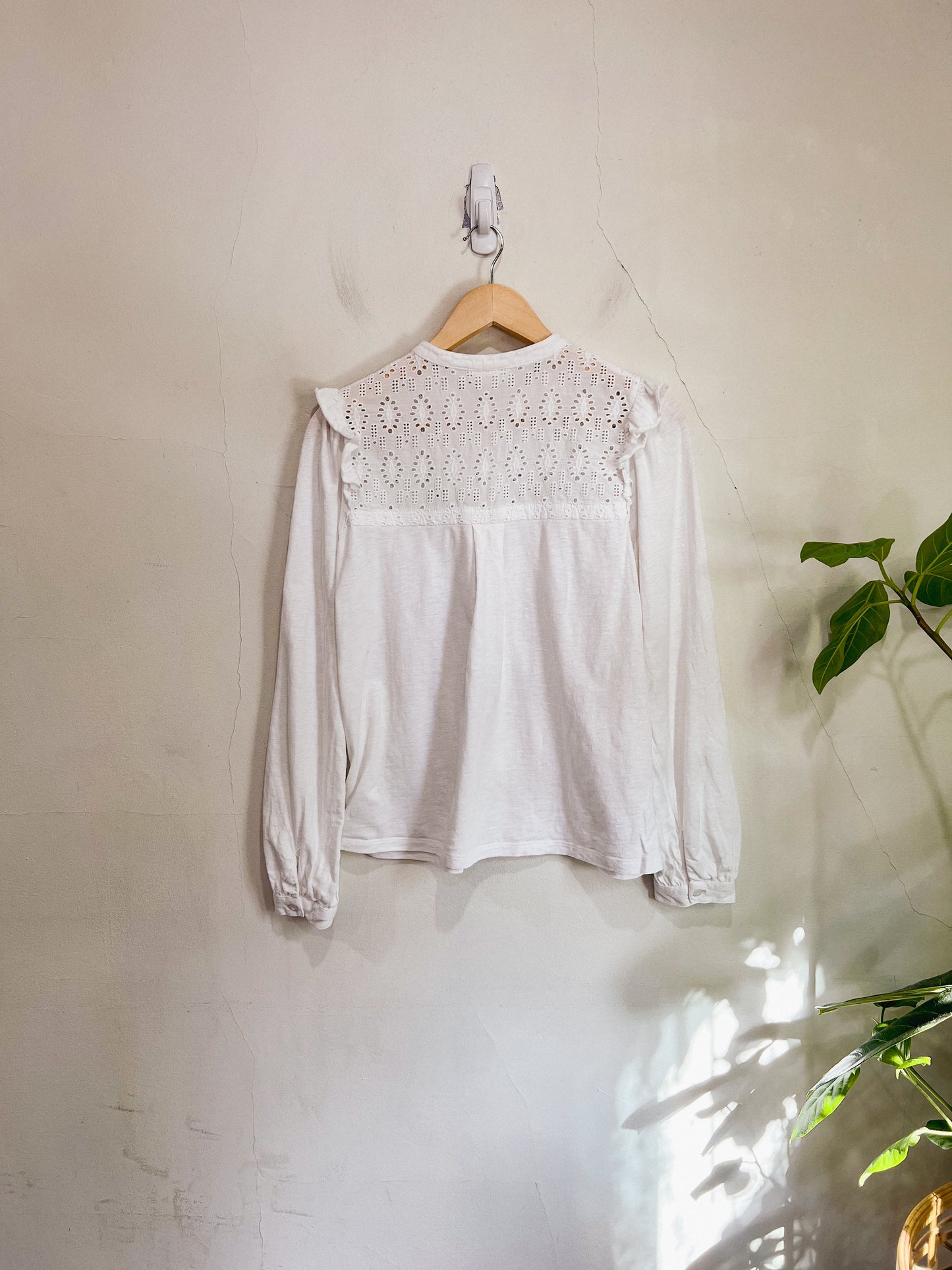 Thought Eyelet Ruffle Long Sleeve Top in White (Size 10)