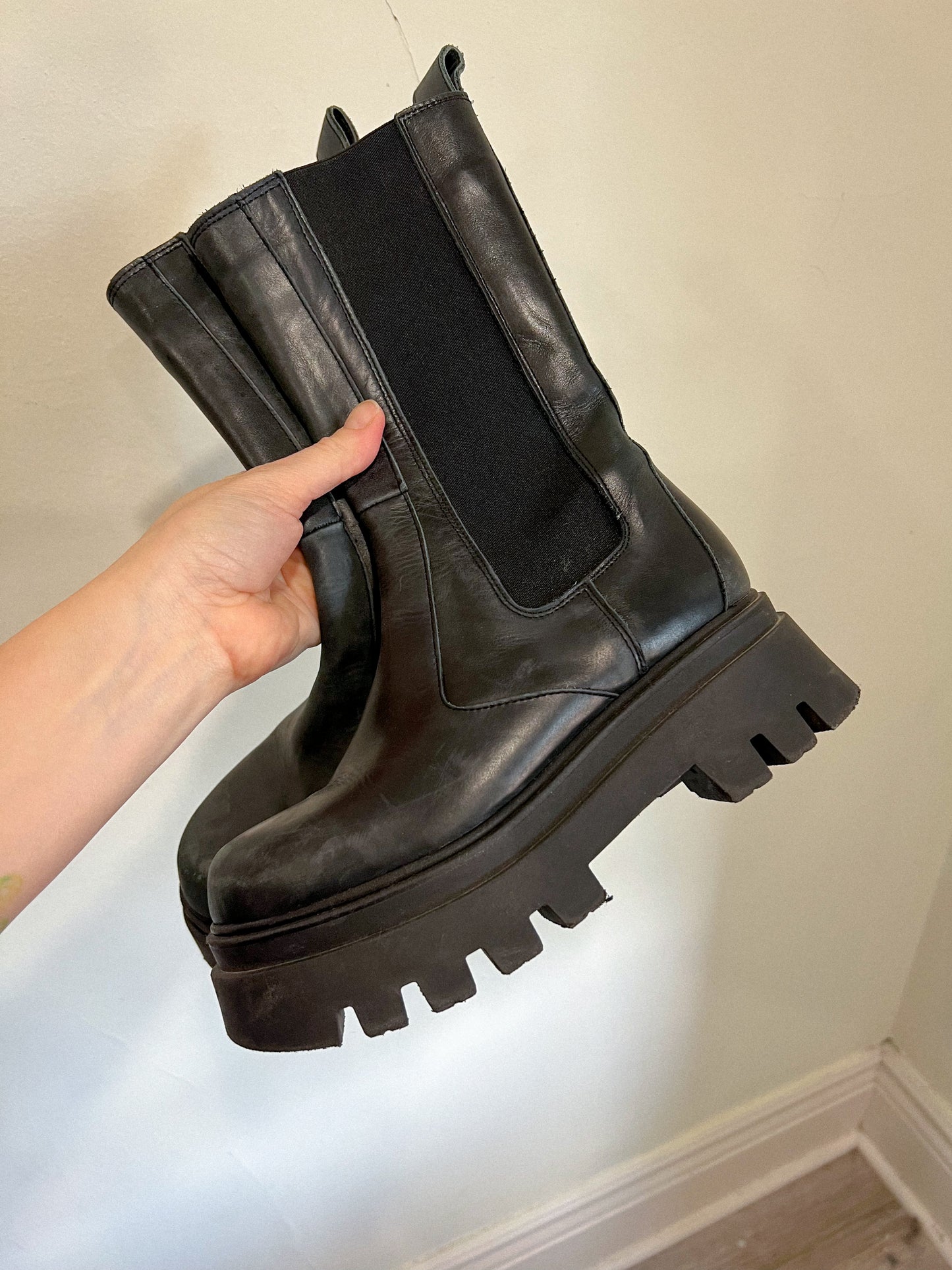 ALOHAS Sustainable "All Rounder" Chelsea Boots in Black (Size 36)