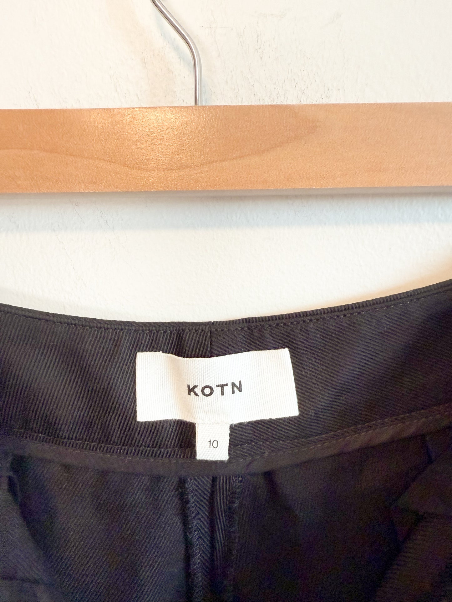 KOTN Pleated Trouser Shorts in Black (Size M/L)
